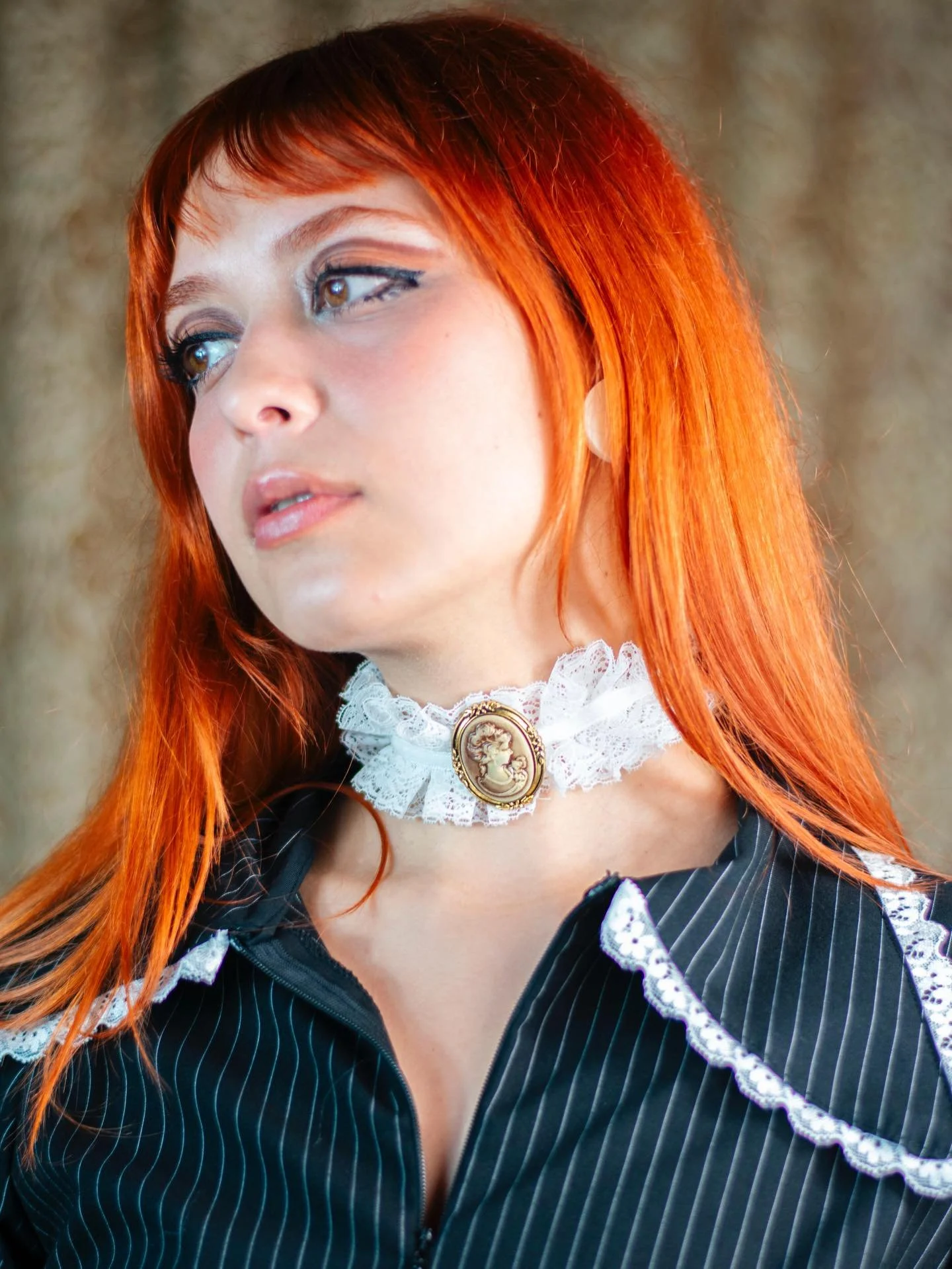 Embrace the Victorian style with our new range of accessories🥀
.
.
.
.
.
.
.
#70s #fashion #victoriana