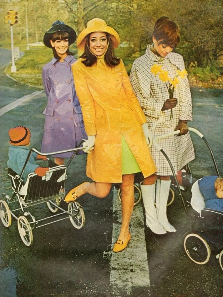 Rainy Monday inspo!✨
.
.
.
.
.
.
.
#70s #fashion #groovy