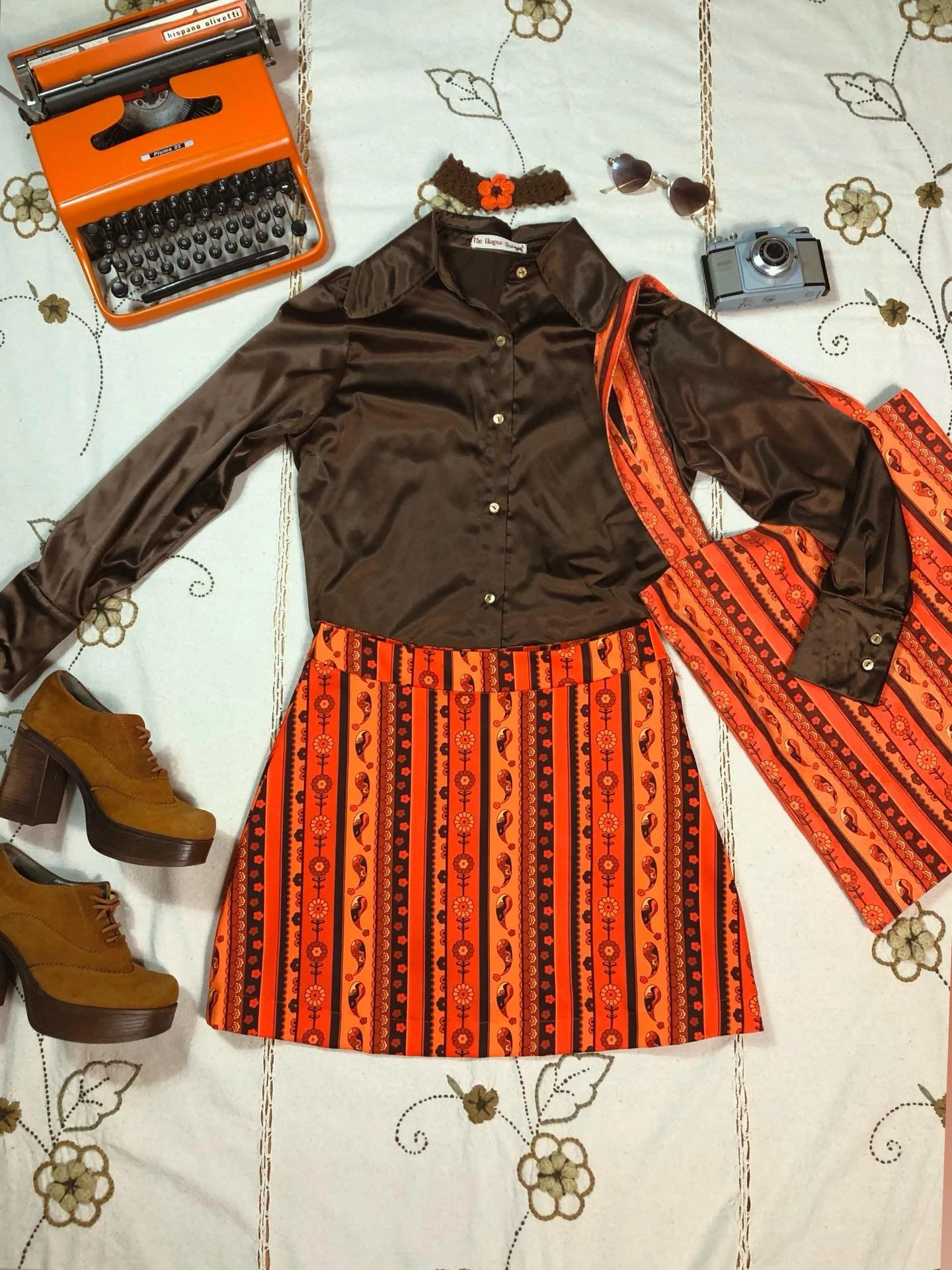 Don&rsquo;t let the cold weather ruin your groovy fits! We&rsquo;ve got plenty of garments perfect to be layered for the cold season!✨
.
.
.
.
.
.
.
#70s #fashion #groovy