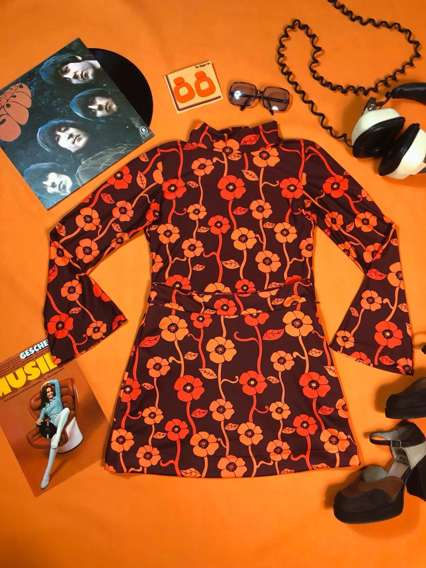 Hi kitties! We are back with some groovy threads🌼
Get your hands on the last Pattie Autumn Garden Top, this cutie won&rsquo;t ve restocked🍄
.
.
.
.
.
.
.
#70s #fashion #groovy #vintage #retro