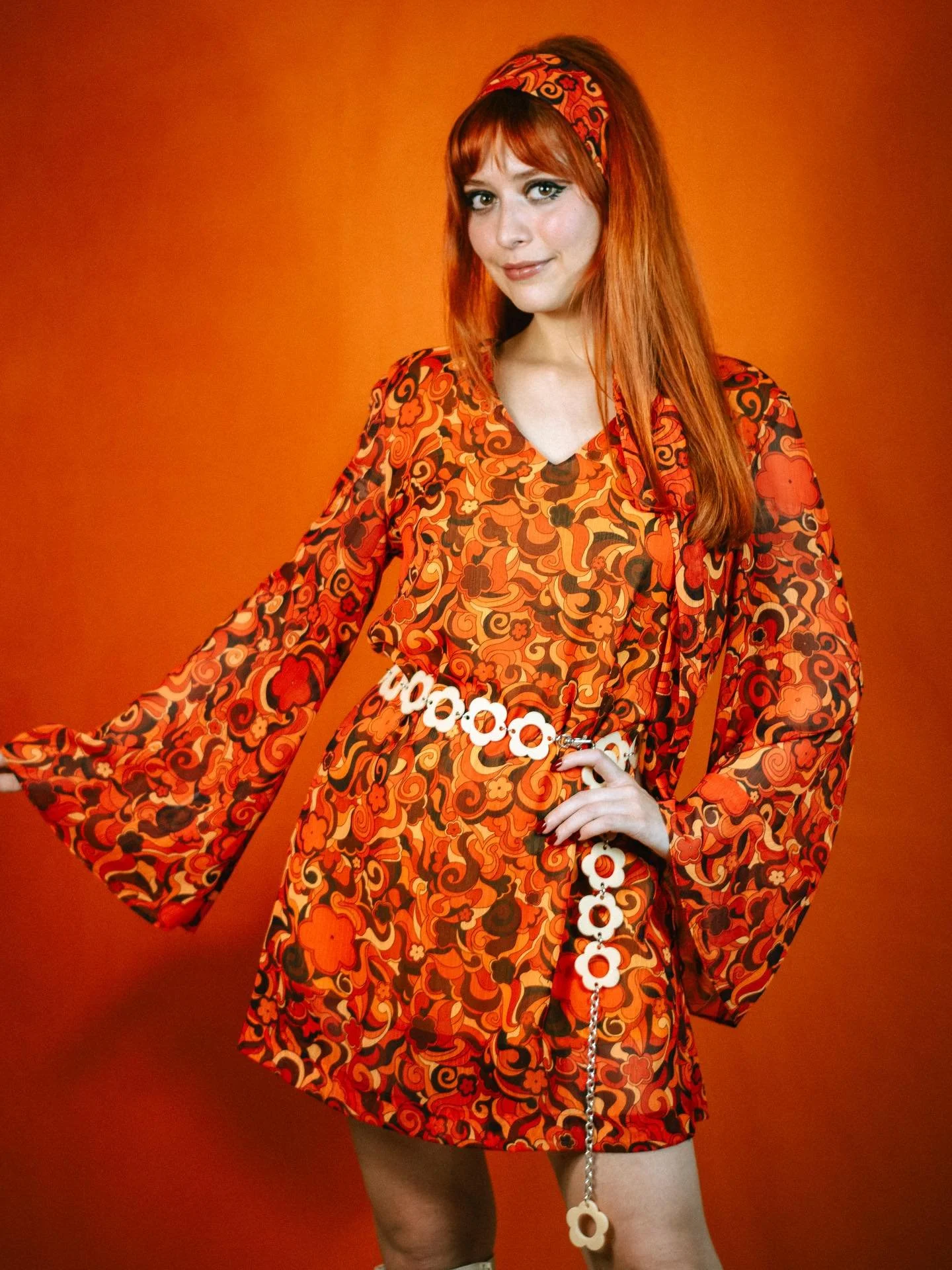 Welcoming spring in our favorite Kaleidoscope Orange Minidress🧡
.
.
.
.
.
.
.
#70s #fashion #groovy