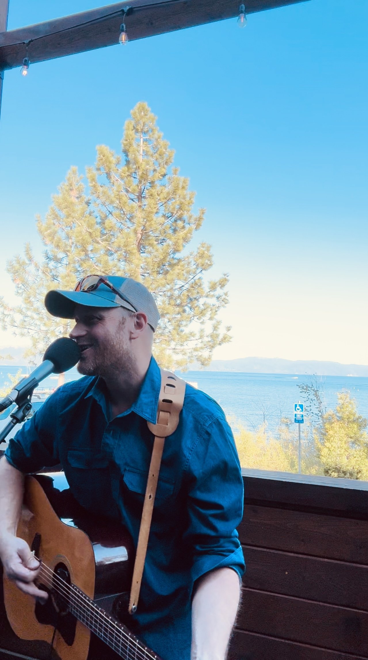 Live Music : Michael Buster