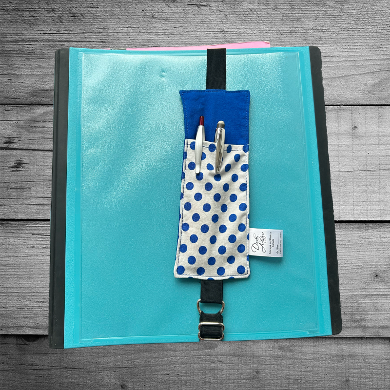Porte-crayons Pois bleus 8.png