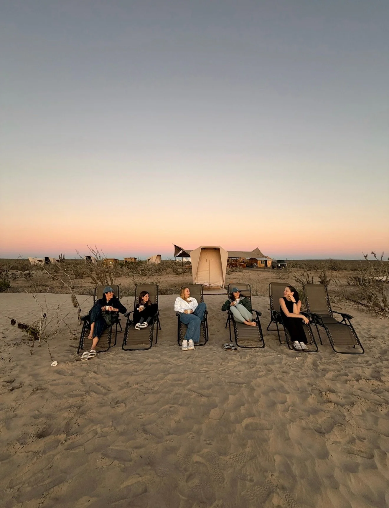 Recap del fin de semana en @magbayoceancamp 🐋 

Un viaje lleno de risas, comida deliciosa, gran compa&ntilde;&iacute;a y naturaleza. ✨

📆Reserva tu lugar en akampa.mx

📷: @sofibotas @resavinon @inessaizc 

Nos vemos afuera. 

#magbayoceancamp #bah