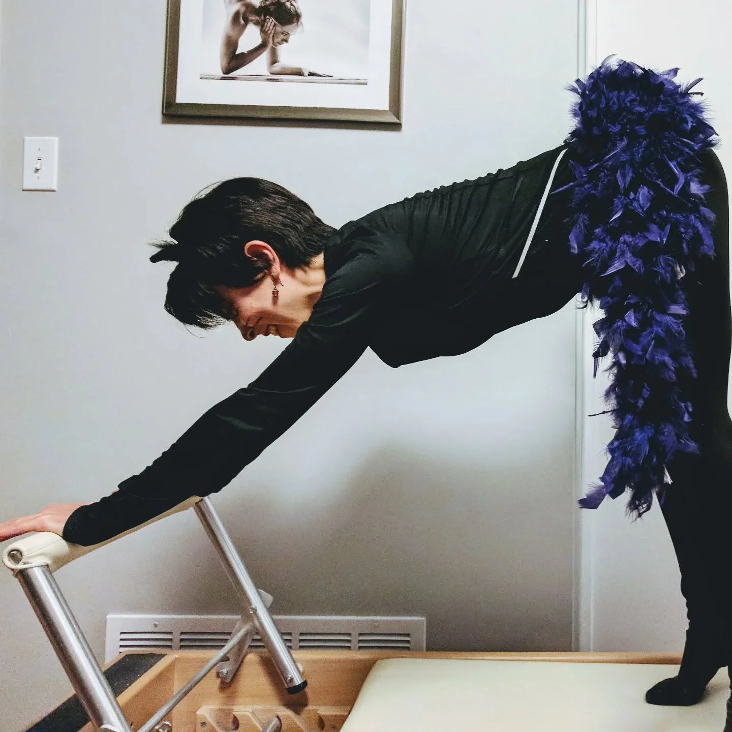 Nothing like a little Halloween Throw back circa 2017!!! #pilatescatdoesupstretch #halloween #throwback 👻🎃🐾