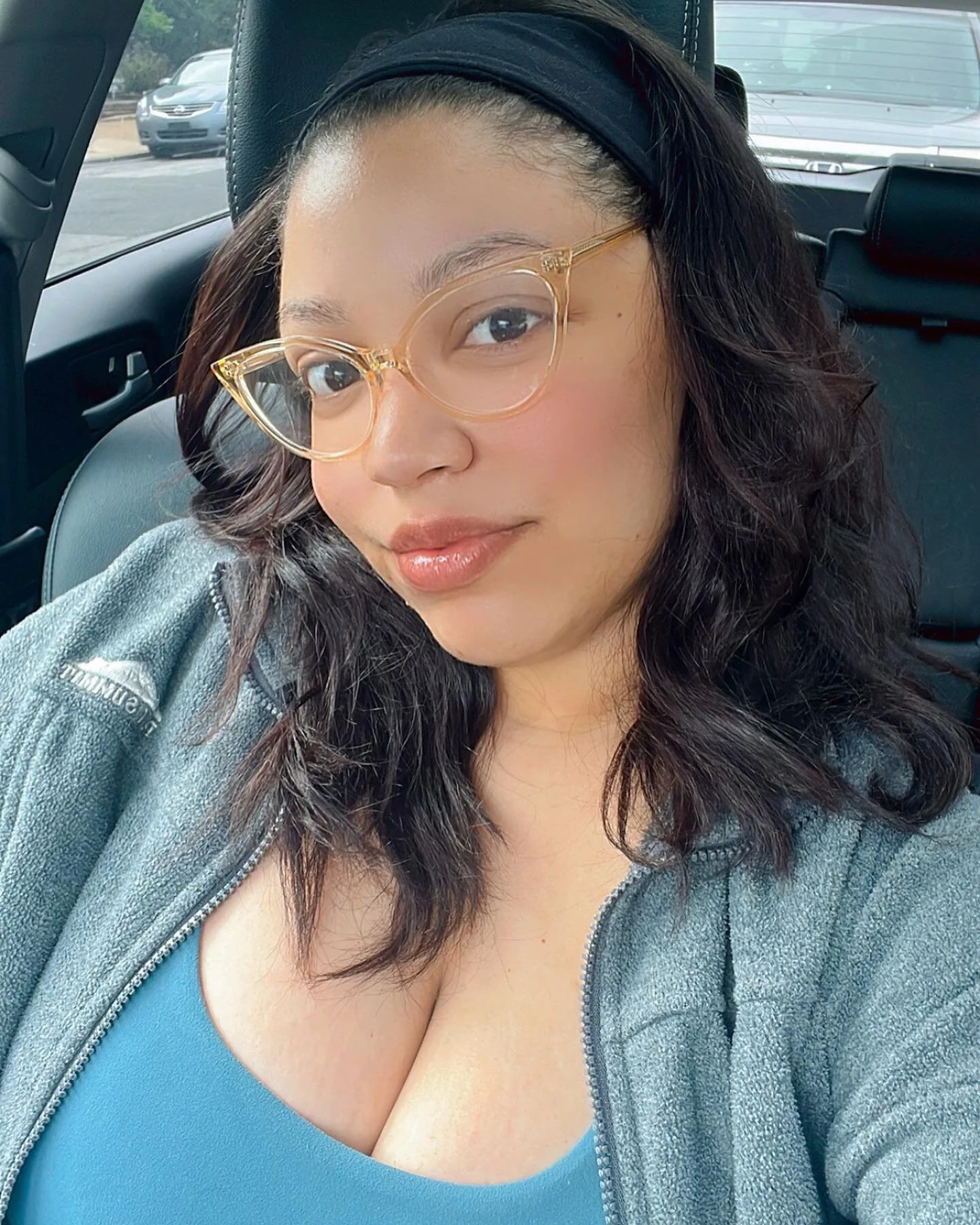 Hey, it&rsquo;s me Stephanie! 👋🏼 The hands behind Lavender &amp; Waves. I have some new followers and I wanted to reintroduce myself. I&rsquo;m a certified massage technician in Delaware. 

I have over 600 hrs of massage experience. I currently off