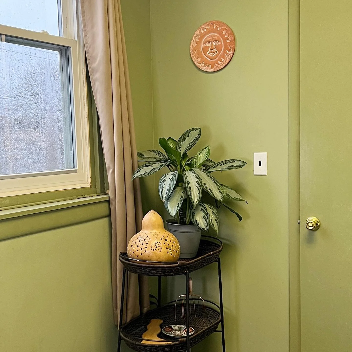 Ready to relax? 😌

Allow me to hold space for you to unwind. 

Massage offers so many benefits to relieving stress, improving blood circulation, mobility, improving quality of sleep, decreases muscle stiffness, and joint inflammation. 

One of the s