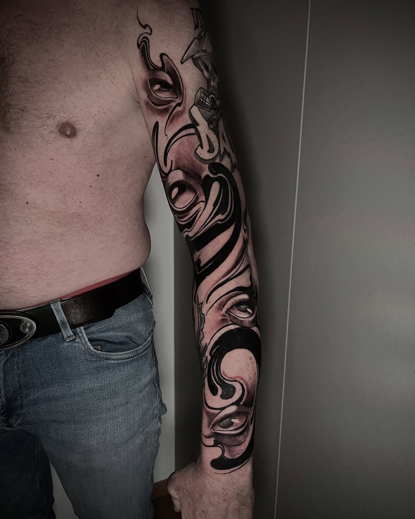Arm Projekt 
Freehand Tattoo hett wie immer mega spass gmacht👍

#tattoo #atelierlinewerk #fun #goodtimes #freehandtattoo