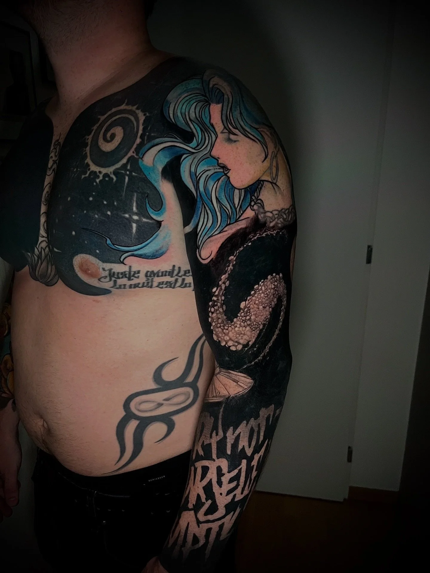 Wider es St&uuml;ck witer u no lang nid fertig&hellip;

#tattoo #tatouage #universe #anime #ufo #lettering #black #style #goodtimes