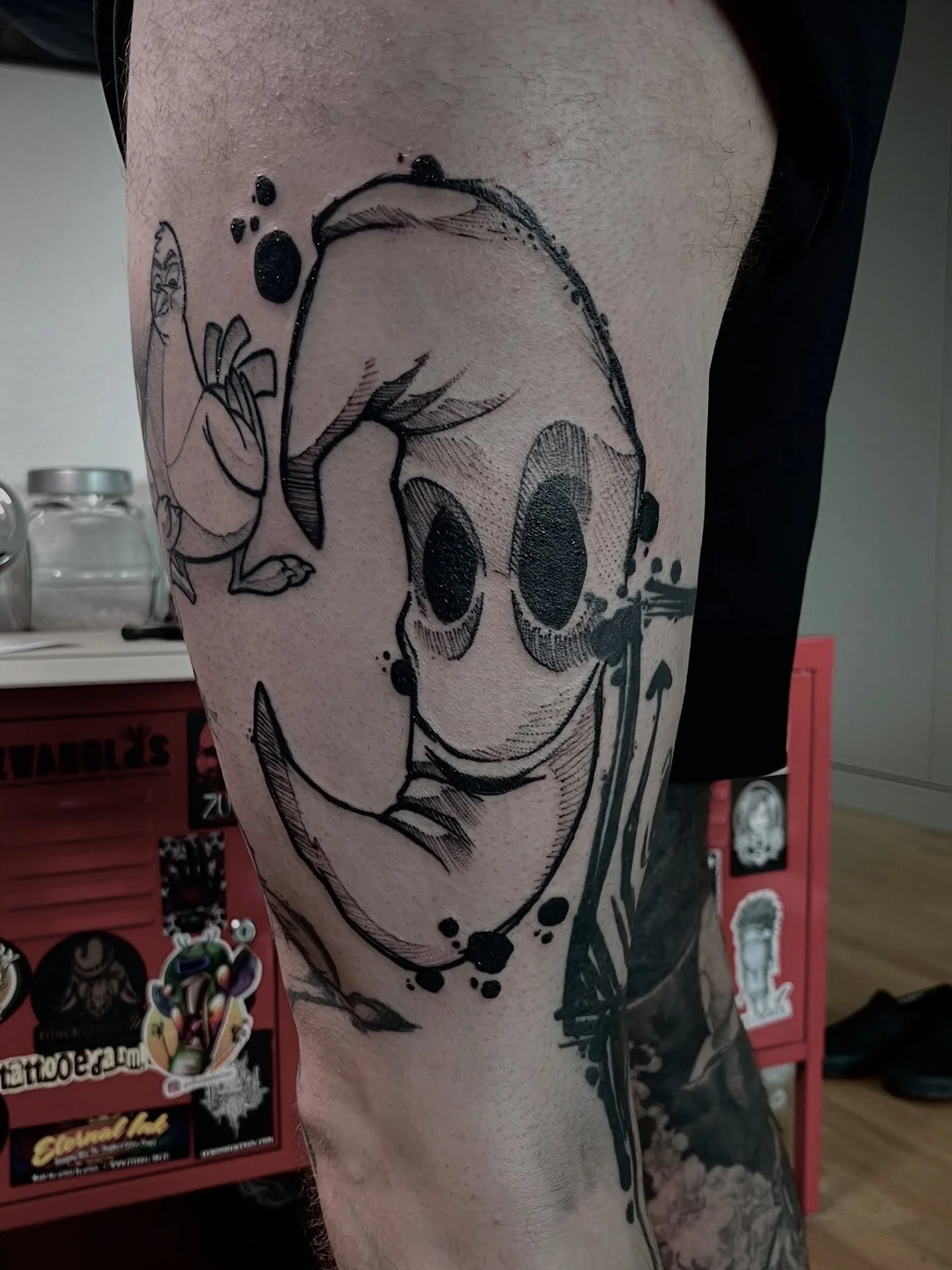 Freehand Mond f&uuml;r @vinzgru merci f&uuml;r d&auml; cool uftrag

#tattoo #moon #newschool #crosshatchingtechnique