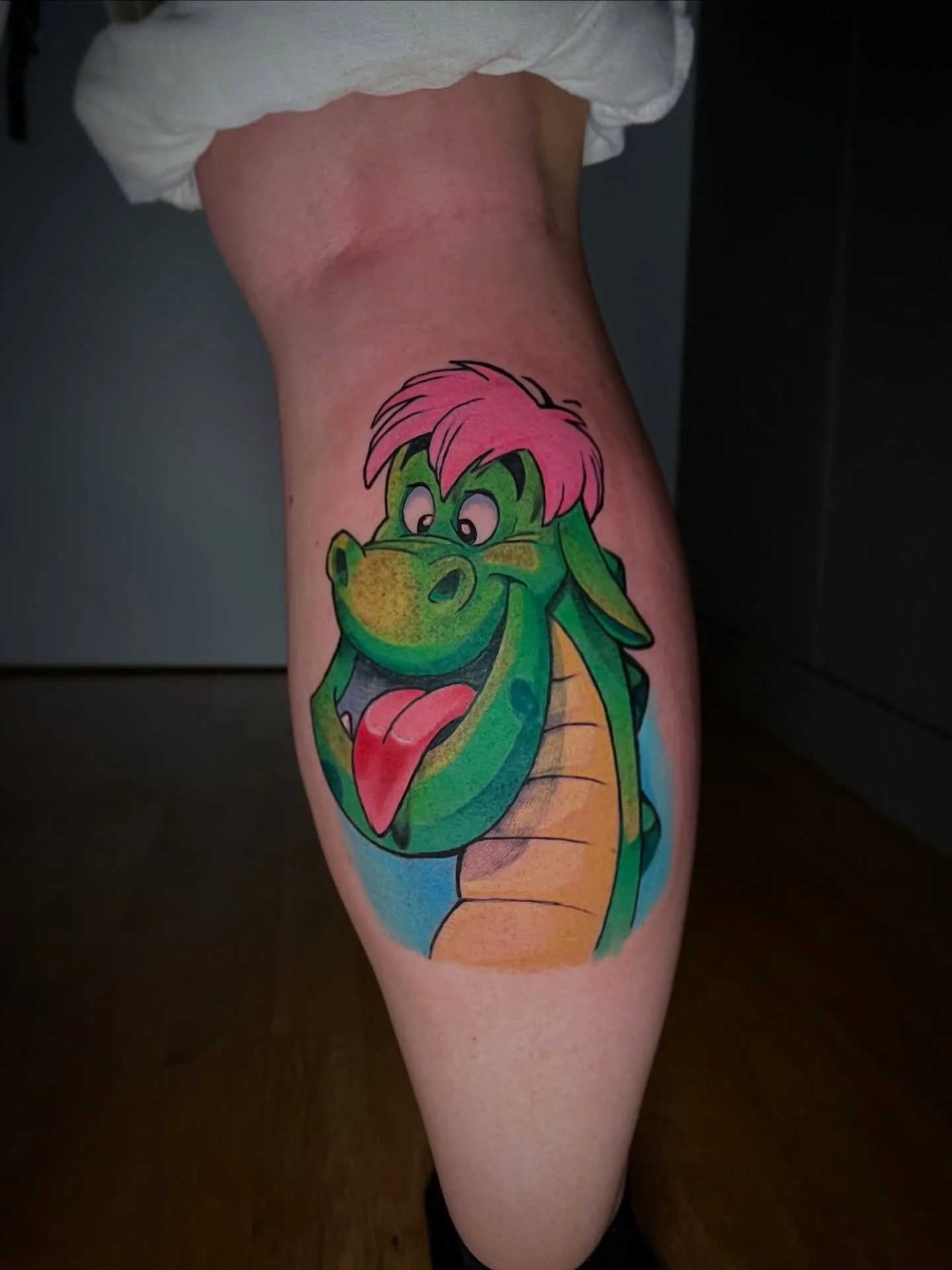 Elliott das Schmunzelmonster 
Childhood memories 

#elliottdasschmunzelmonster #newschooltattoo #petesdragon #tattoo #bern