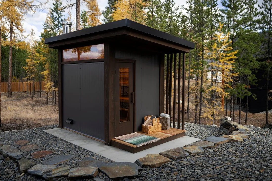 Mettä backyard sauna with stone path and privacy slats, Kootenays, BC