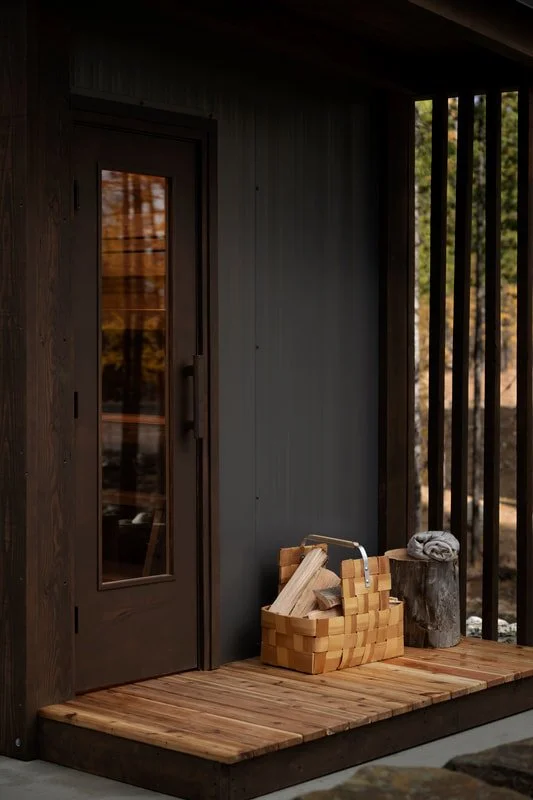 Mettä sauna entry door, cedar deck and slatted screen wall