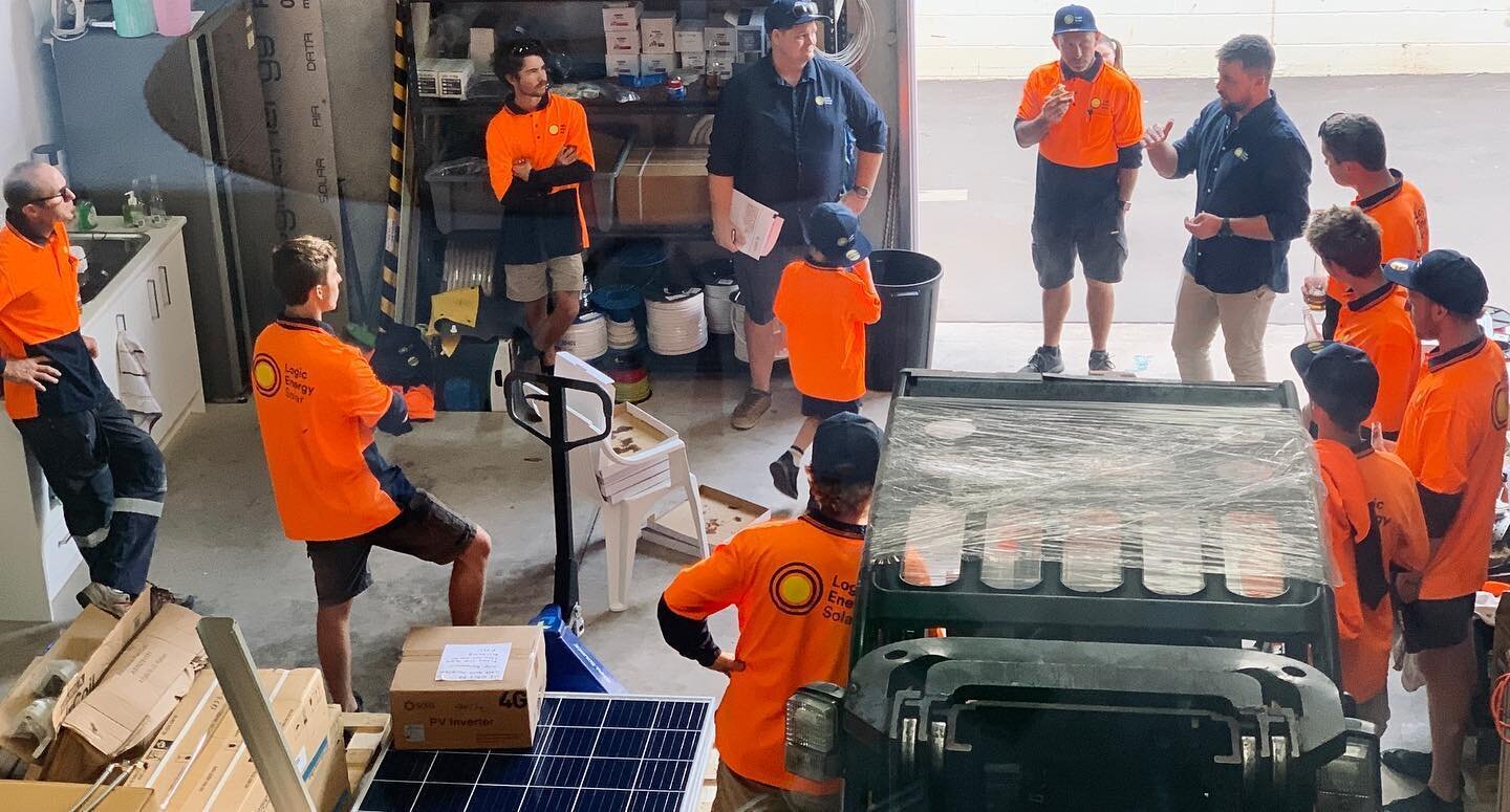 Happy Friday! Who doesn&rsquo;t love signing off for the week with a tool box talk 🍕&amp; 🍺 #LogicSolar #sunshinecoastsolar #LogicEnergy #logicenergygroup #SolarEnergy