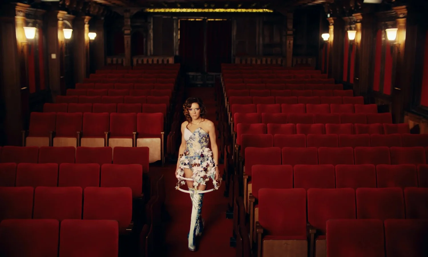 Clip dans un théâtre