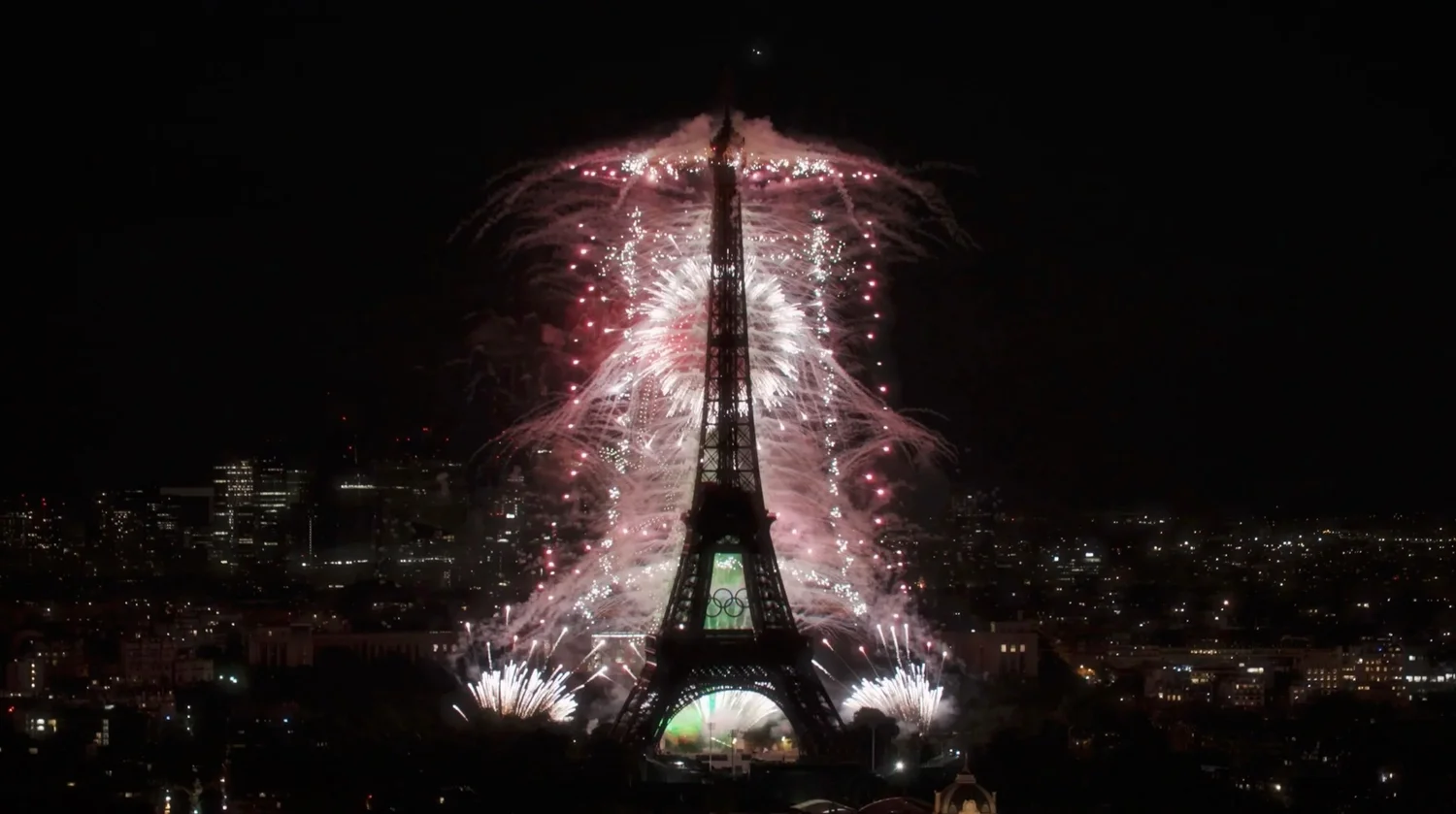 Feu d'artifice sur la tour Eiffel