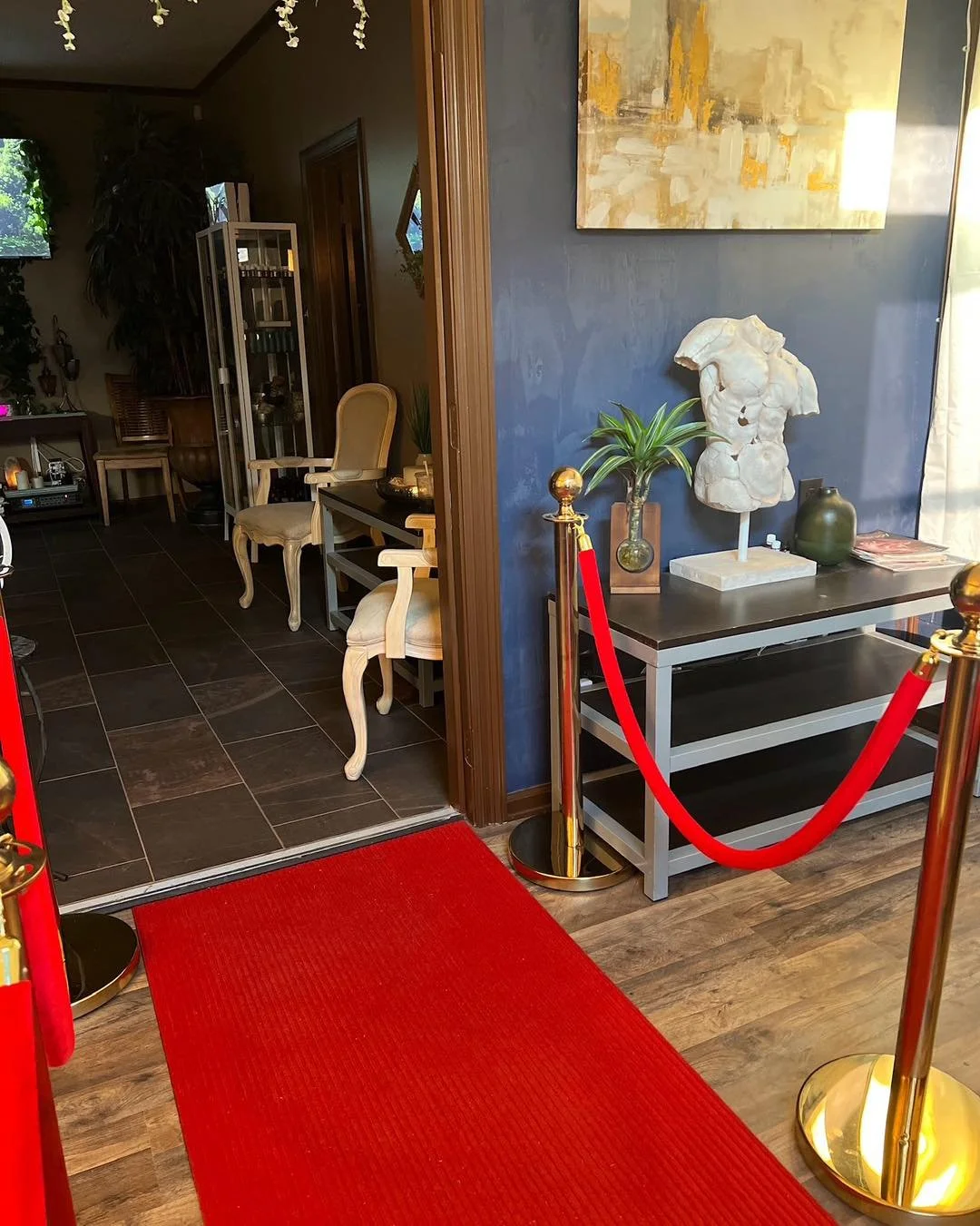 ✨ Have YOU WALKED OUR RED CARPET Yet? ✨
Don&rsquo;t just listen to the raving reviews - come see for yourself what everyone is talking about at Lafayette Massage. 

From the moment you arrive, we have the red carpet rolled out so your experience is n