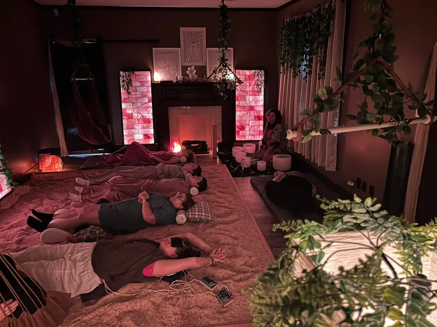 It was a beautiful afternoon of rest and pause in the Salt Cave with sound bath healing and mediation as well as Reiki. 

Some participants added on microcurrent to enhance their experience. 

Join us for our next sound bath meditation Wednesday Sept