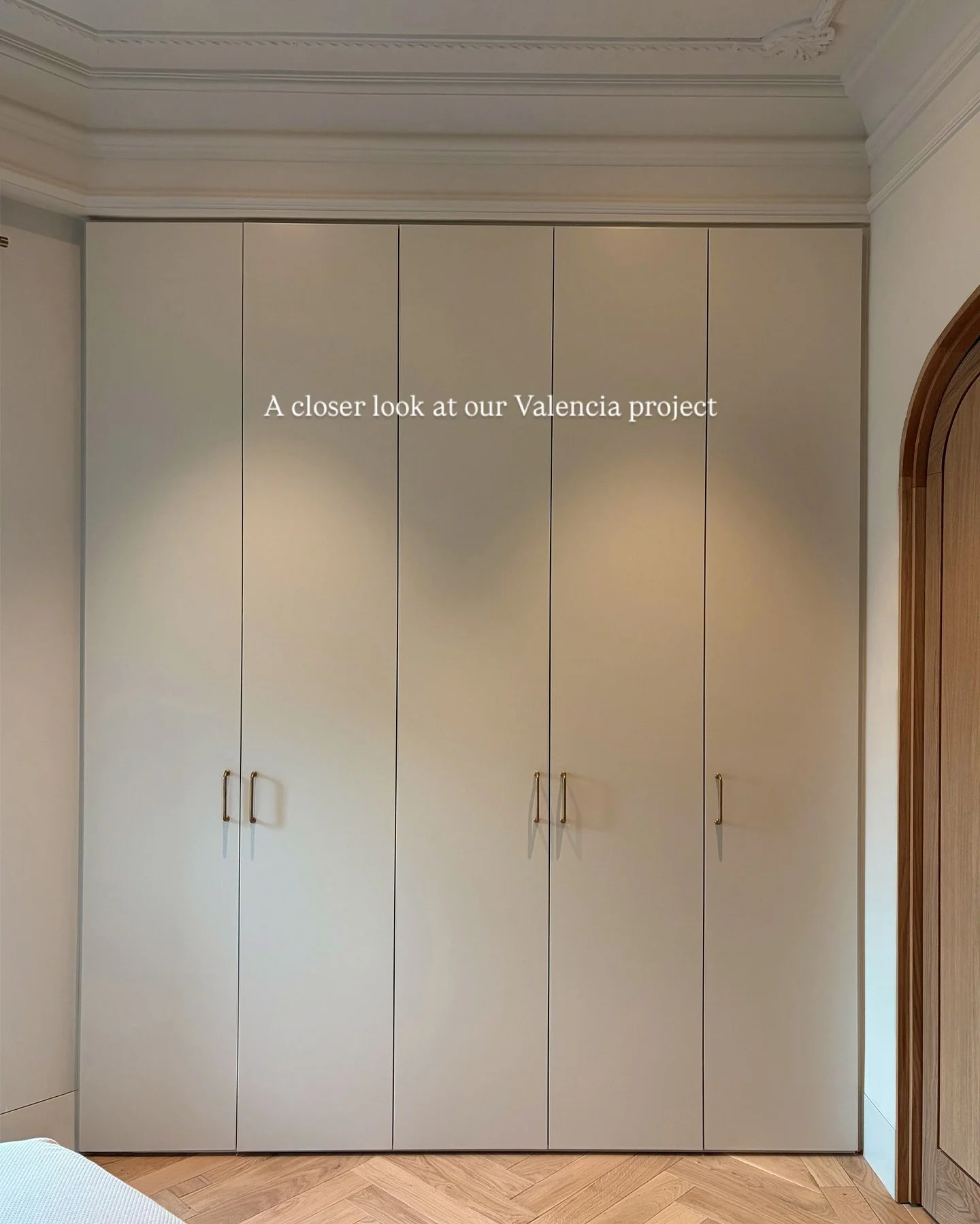 Even though we always focus on the overall concept of a project, it&rsquo;s the small details that truly make the difference and elevate the final result 🤍 Here are some of our favorite details from our renovation project in Valencia, wha do you thi