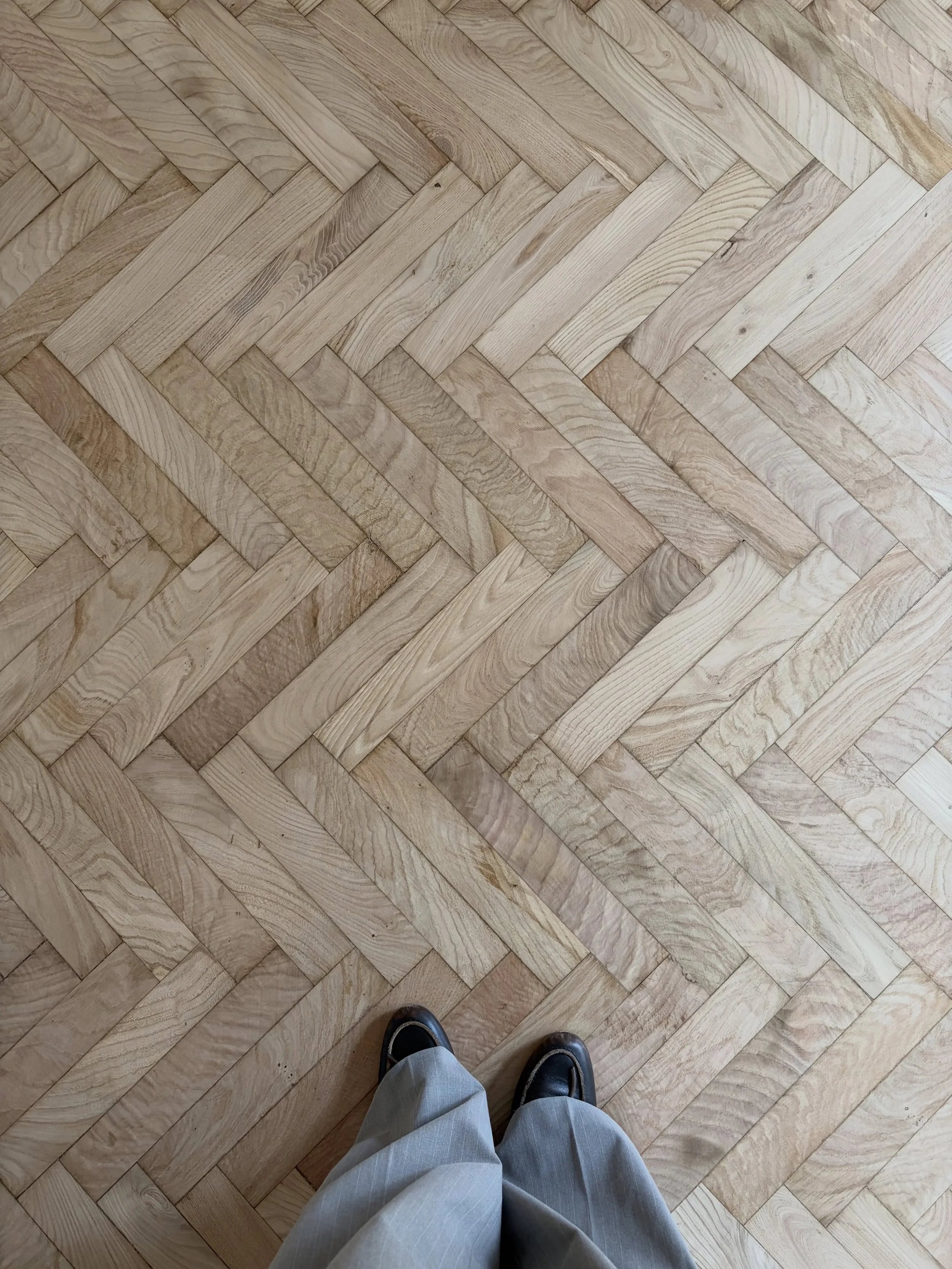 Freshly sanded floors are probably the best kind of floors 🤍 There&rsquo;s something about seeing everything stripped back that already changes the space.

Now it&rsquo;s time for doors and baseboards&hellip; and we might have already found the perf