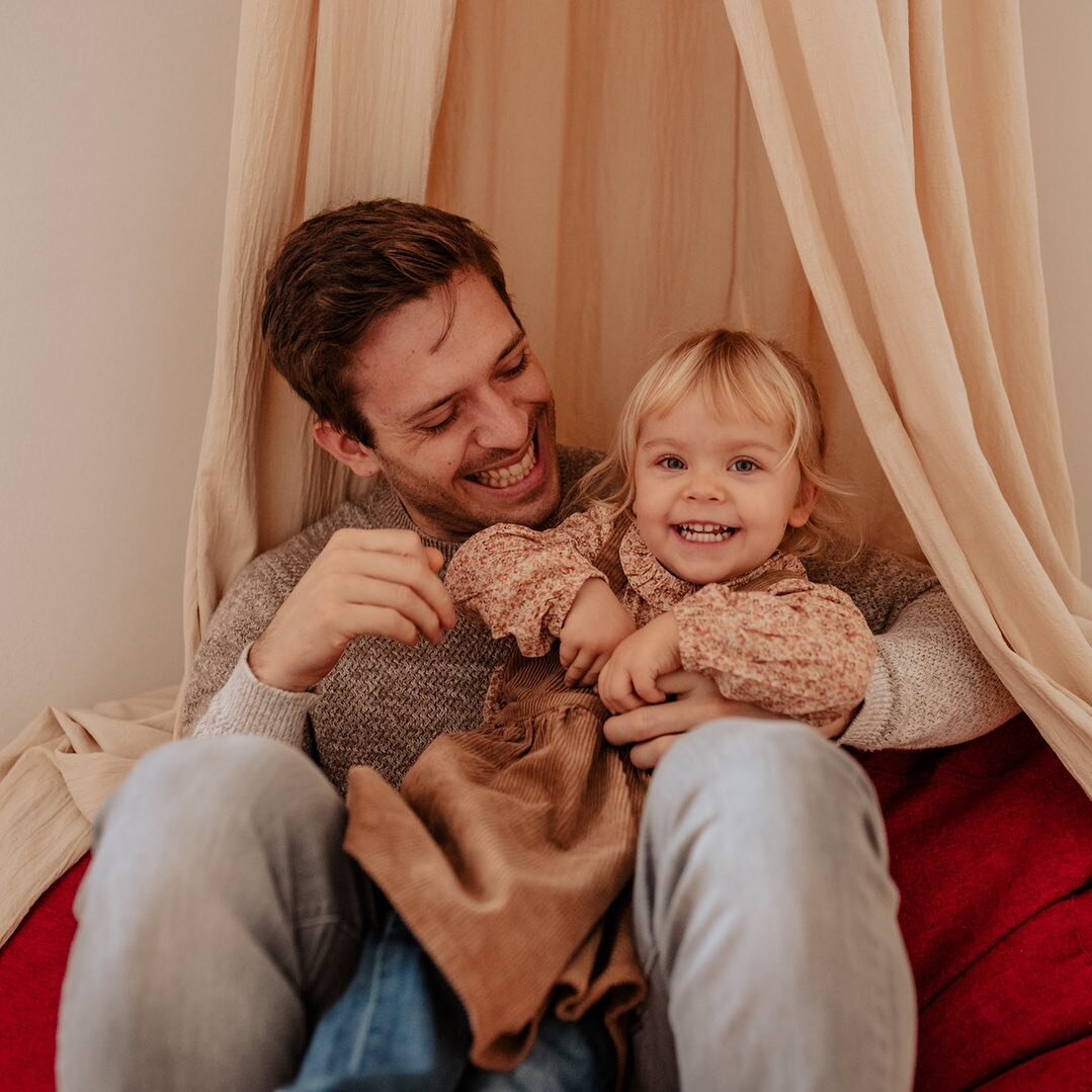 Familien zu fotografieren ist immer so wundersch&ouml;n 🥰 Gerade dieses ungezwungene Lachen einzufangen liebe ich total! Meldet euch bei Interesse an einem Familienshooting sehr gerne bei mir 😊

#familienshooting #familyphotoshoot #regensburg #foto