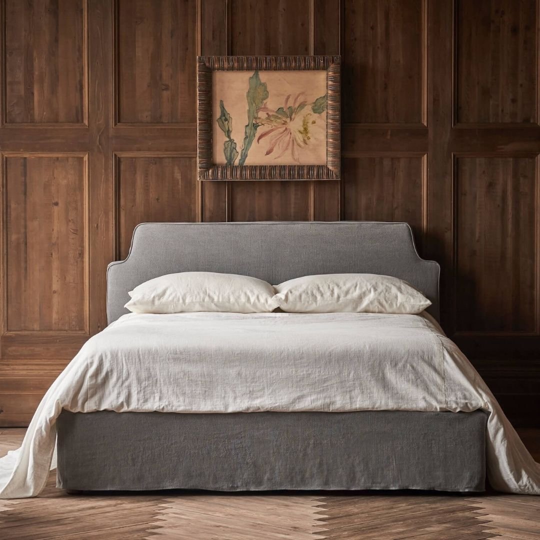 ICYMI: @sixpennyhome recently released these beautiful new slipcover beds, and the Amelia style works really well for a variety of aesthetics, from traditional to contemporary! You're welcome...

&ldquo;A gently sloped headboard for those who love bl