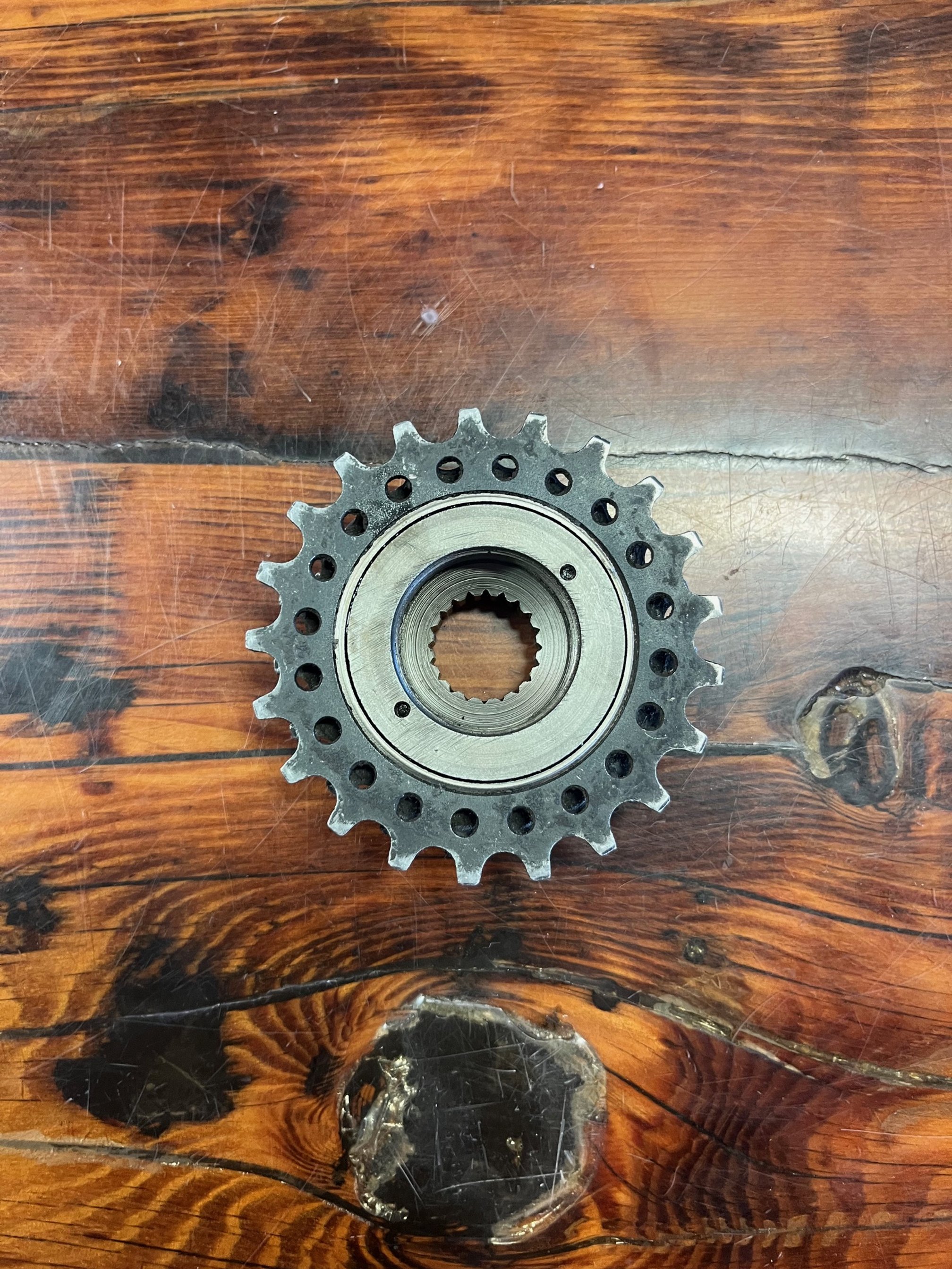 Photo of an Atom French made freewheel with 5 speeds and a range of 14-21T.