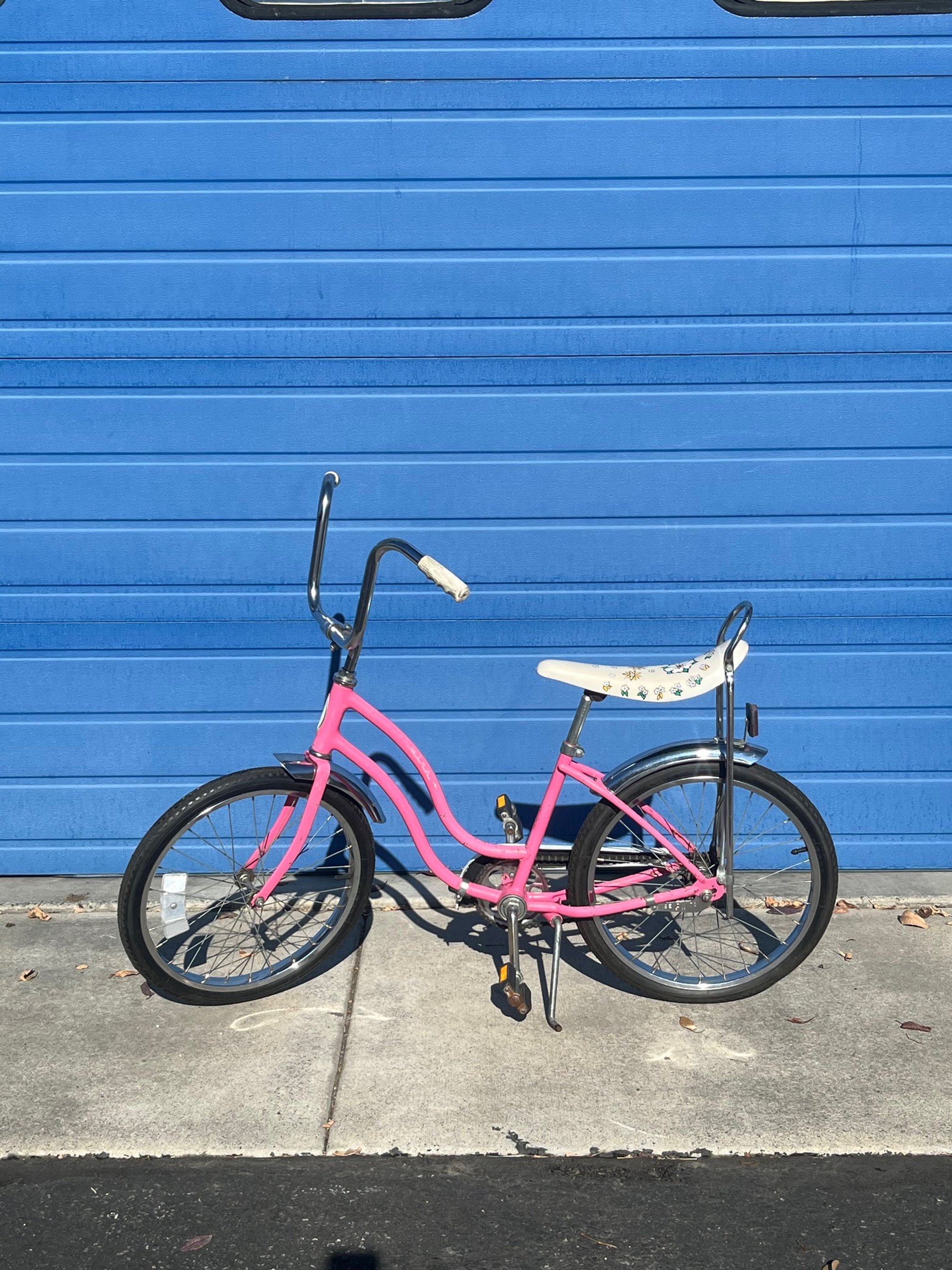 Photo of a pink Schwinn Lil Chik bike for sale.