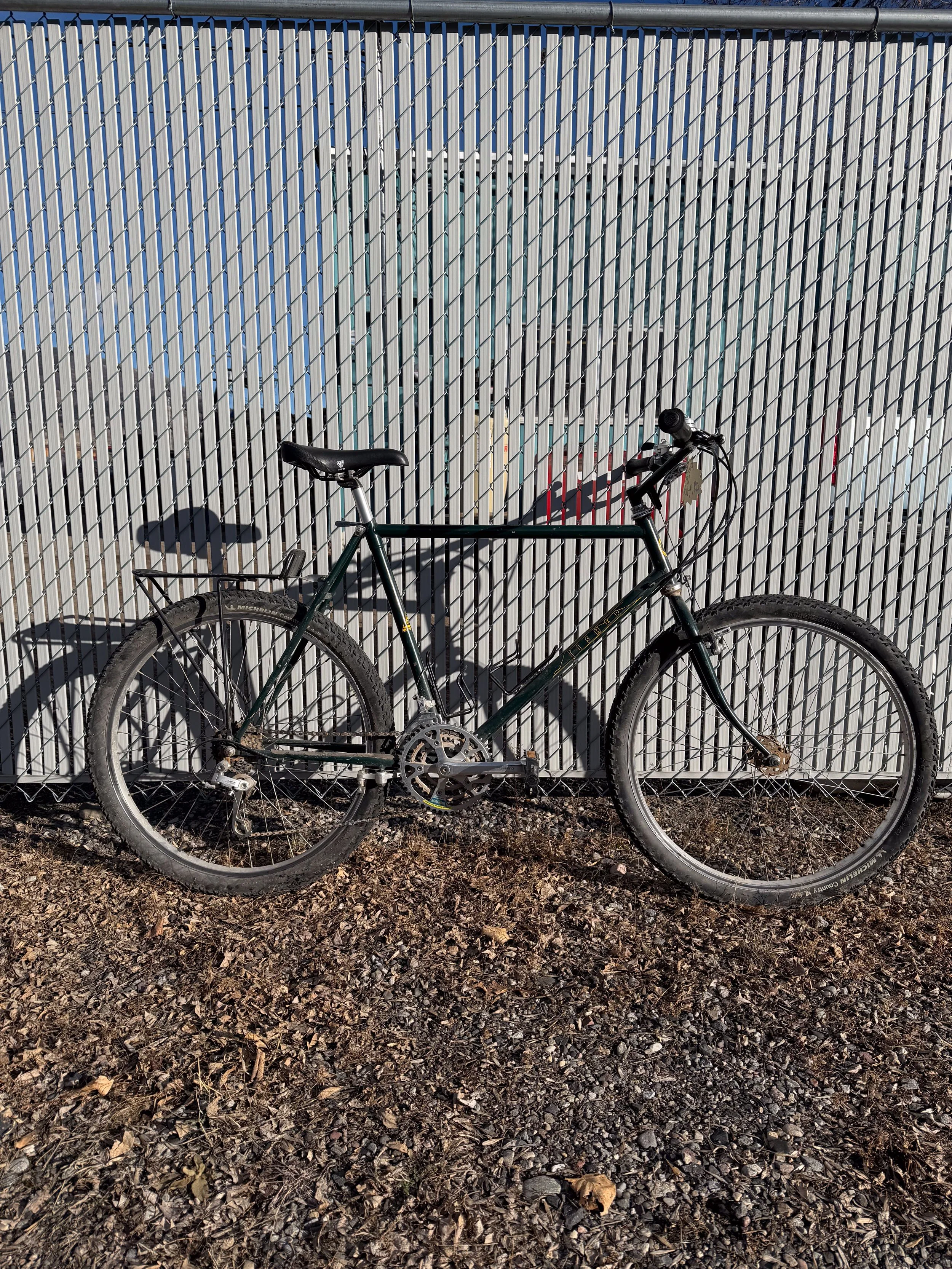 Vintage 1985 Green Fisher Mountain Bike - 21
