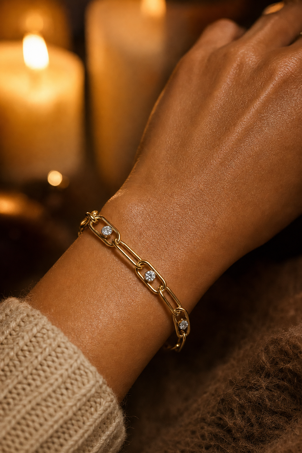 fall_paperclip_bracelet_v4_macro_close.png