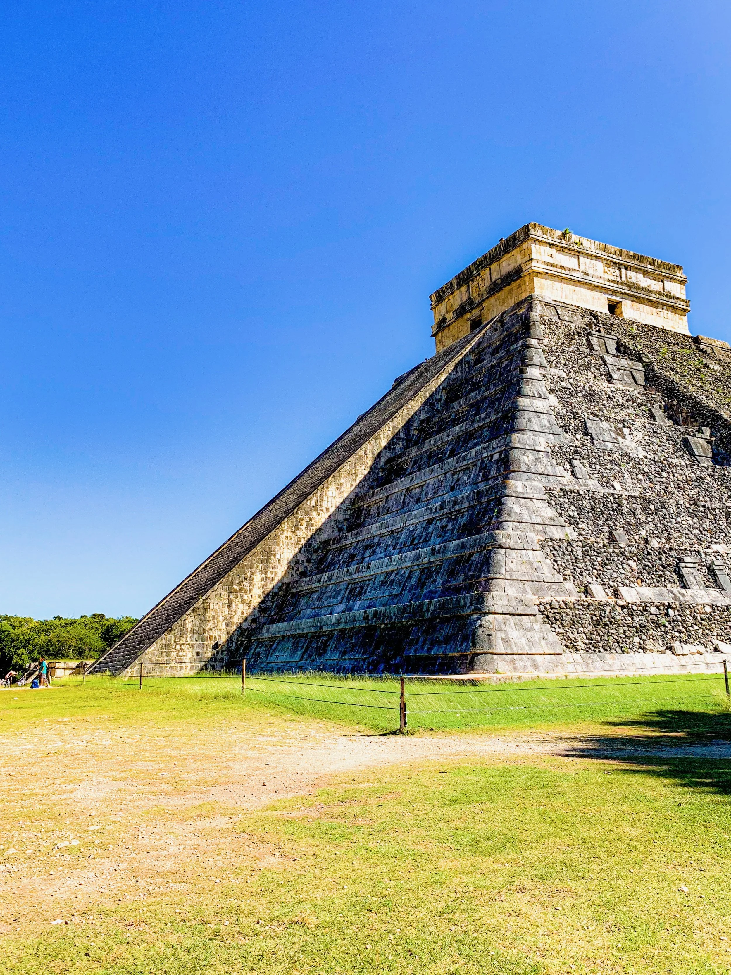 Chichen Itza Pyramid - Mexico.jpeg