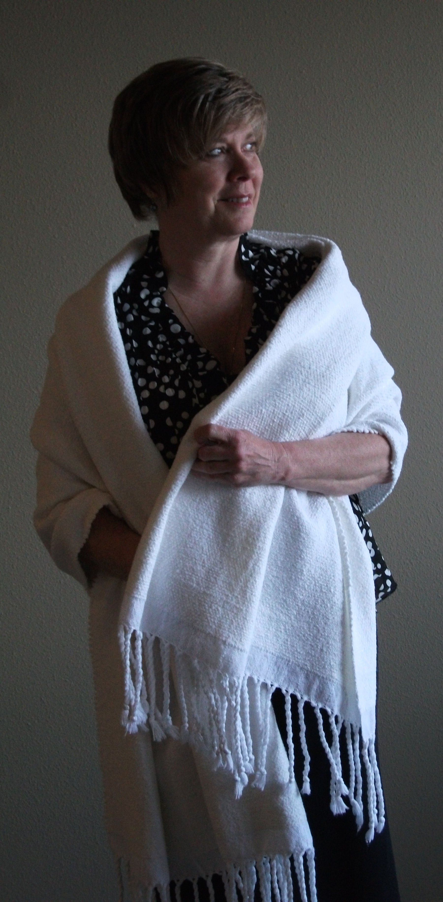 ShelleyWhiteShawl07.jpeg
