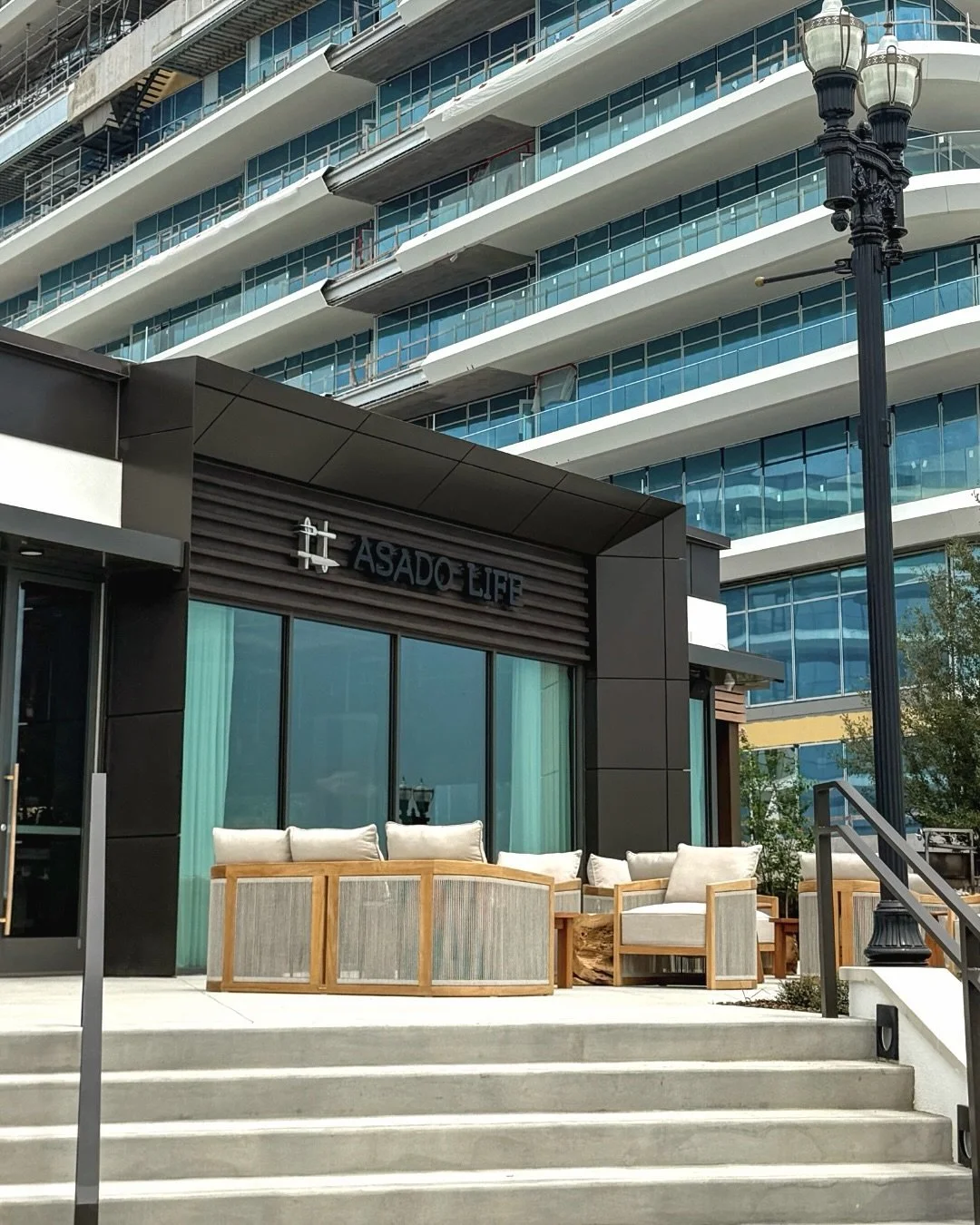 Patio transformation in the works 🤝

We&rsquo;ve teamed up with @prattguys to bring this outdoor space to life! 

The patio furniture is officially installed, creating an outdoor lounging area with the best waterfront views.

And we&rsquo;re not don