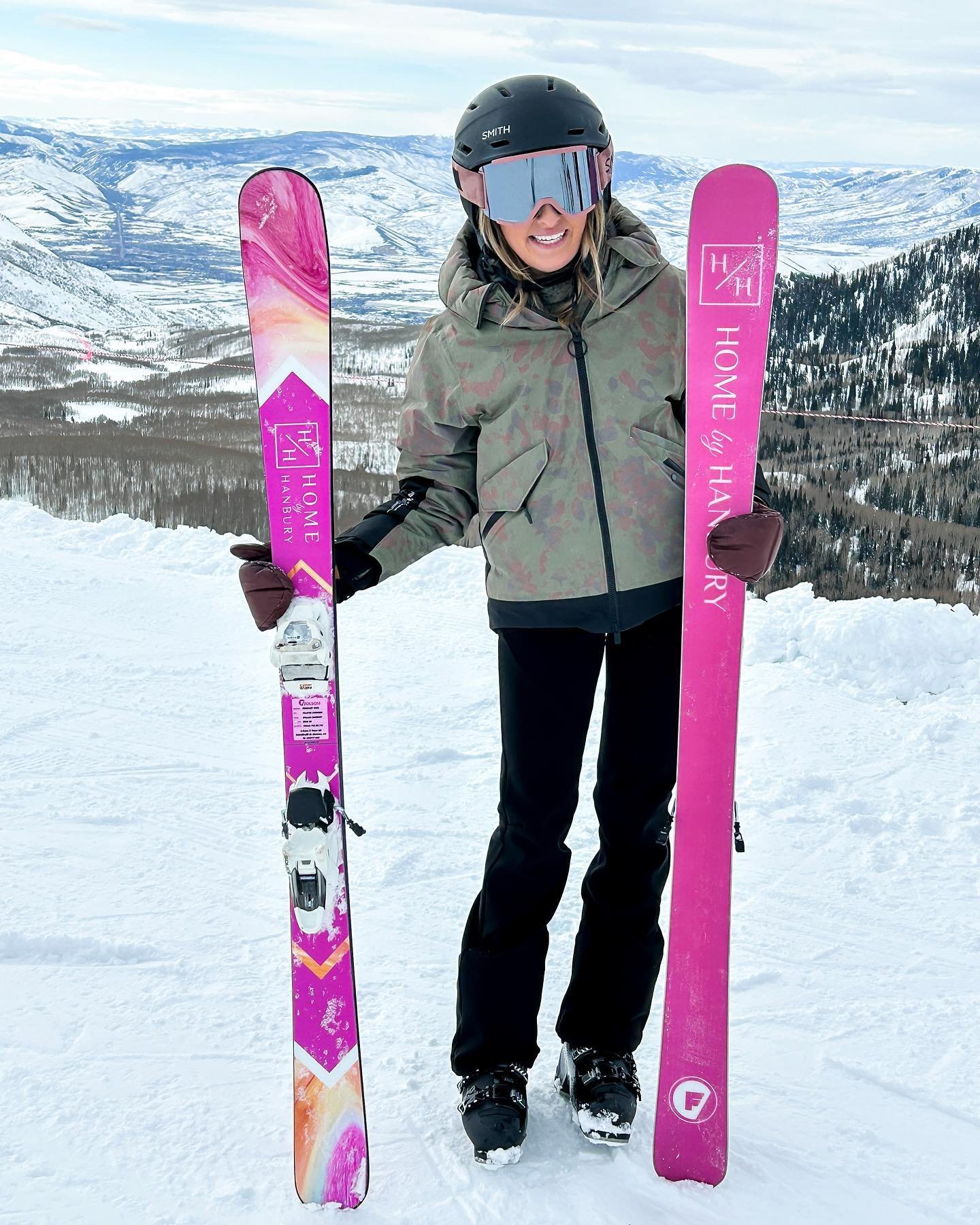 Utah loves skiing, but we swear it also loves organizing! And we just can&rsquo;t help ourselves striking up a chair chat and sharing our passion while on the mountain. Our QR code linked directly to our website helps carry that convo further.😏

Cha