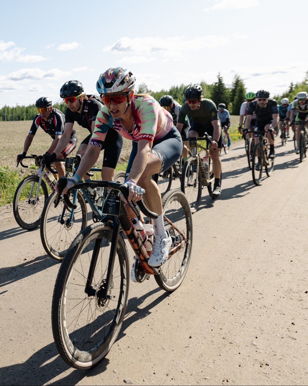 We don't think it was a coincidence that our 2023 FNLD GRVL Men's and Women's champs were both running SRAM gearing in 2023, with @tomashuuns  and @tiffanycromwell both coasting to victory on SRAM 1x setups. Tiffany opted for a 44t in the front and 1