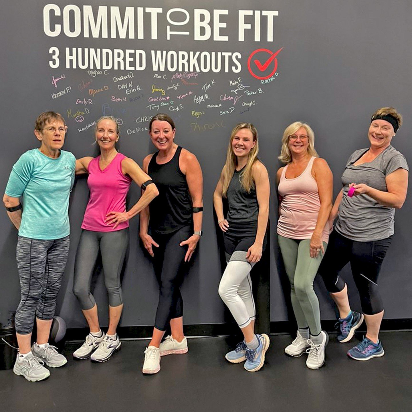 The 5:00pm crew has been bringing the HEAT! 🔥 🔥 We absolutely crushed our workout and left feeling stronger than ever! 💥 💪 High fives to everyone who pushed themselves tonight! 🙌 🤩 
#workoutcomplete #crushyourgoals #strongereveryday #motivatedb