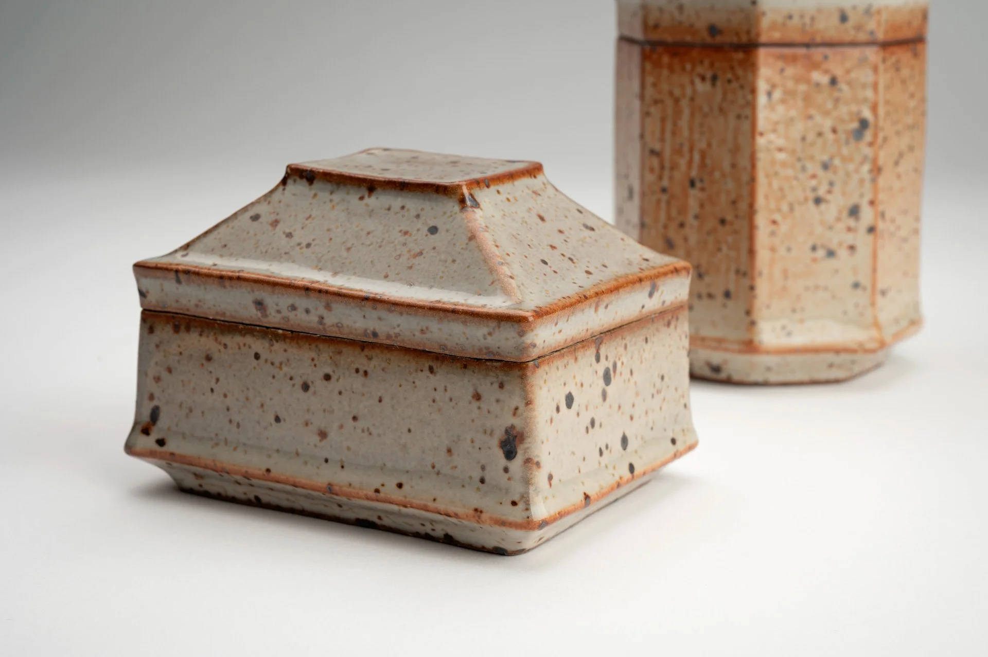 Holly Phillipson, Die Kanister, 2023, Michael Haines Photography