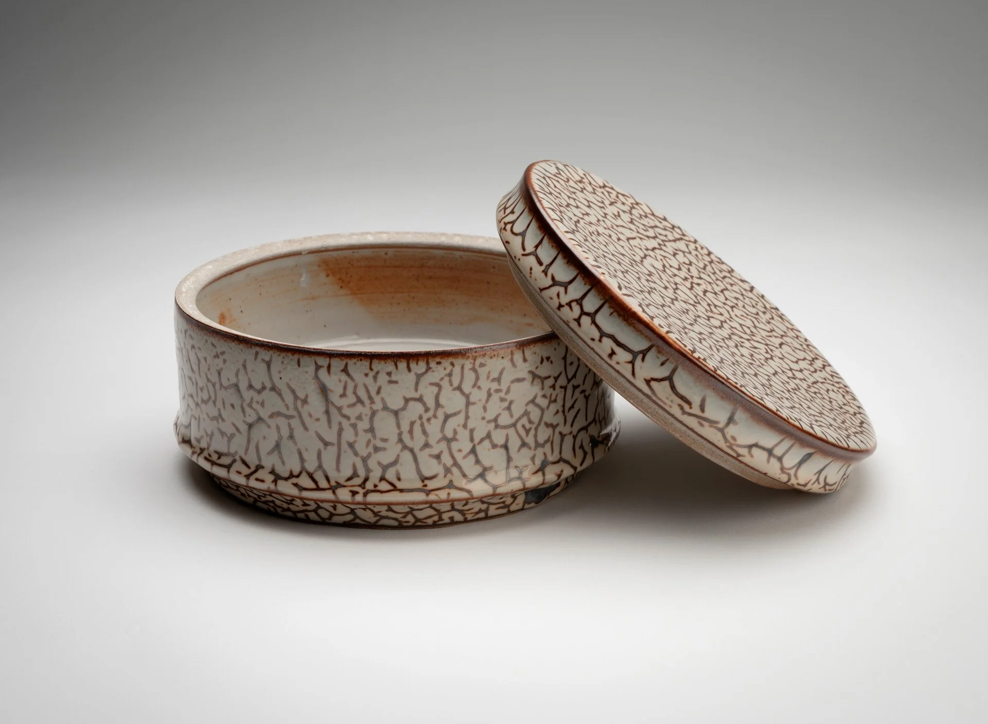 Holly Phillipson, Die Kanister, 2023, Michael Haines Photography