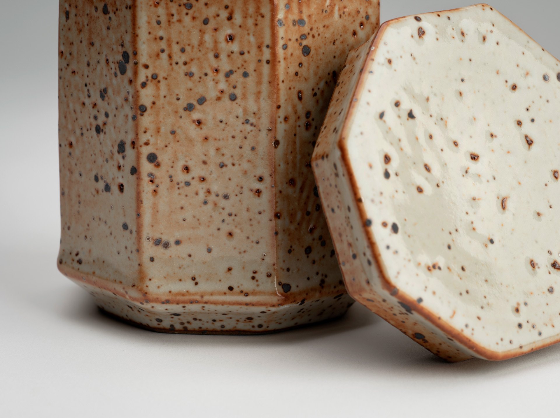 Holly Phillipson, Die Kanister, 2023, Michael Haines Photography