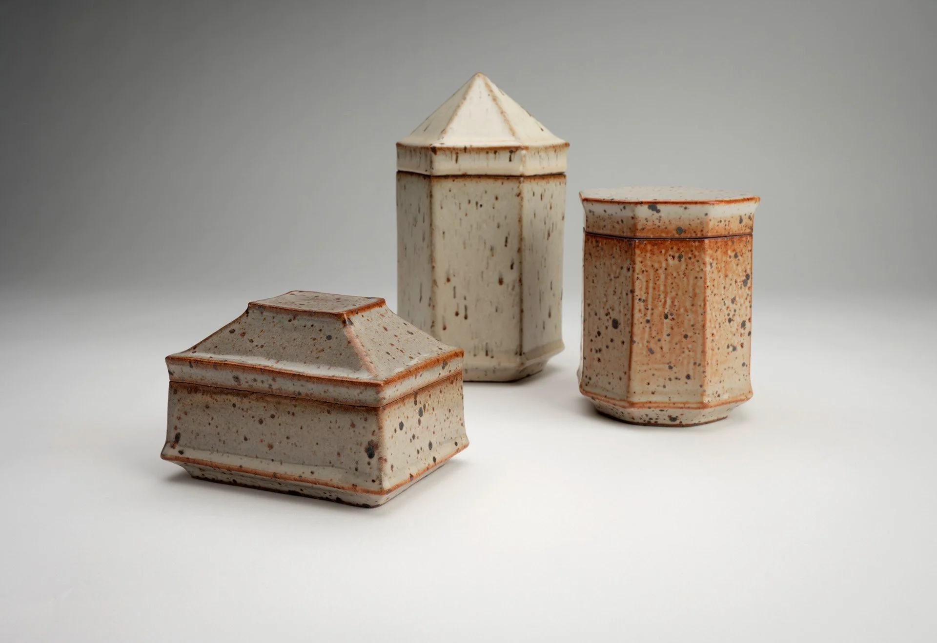 Holly Phillipson, Die Kanister, 2023, Michael Haines Photography