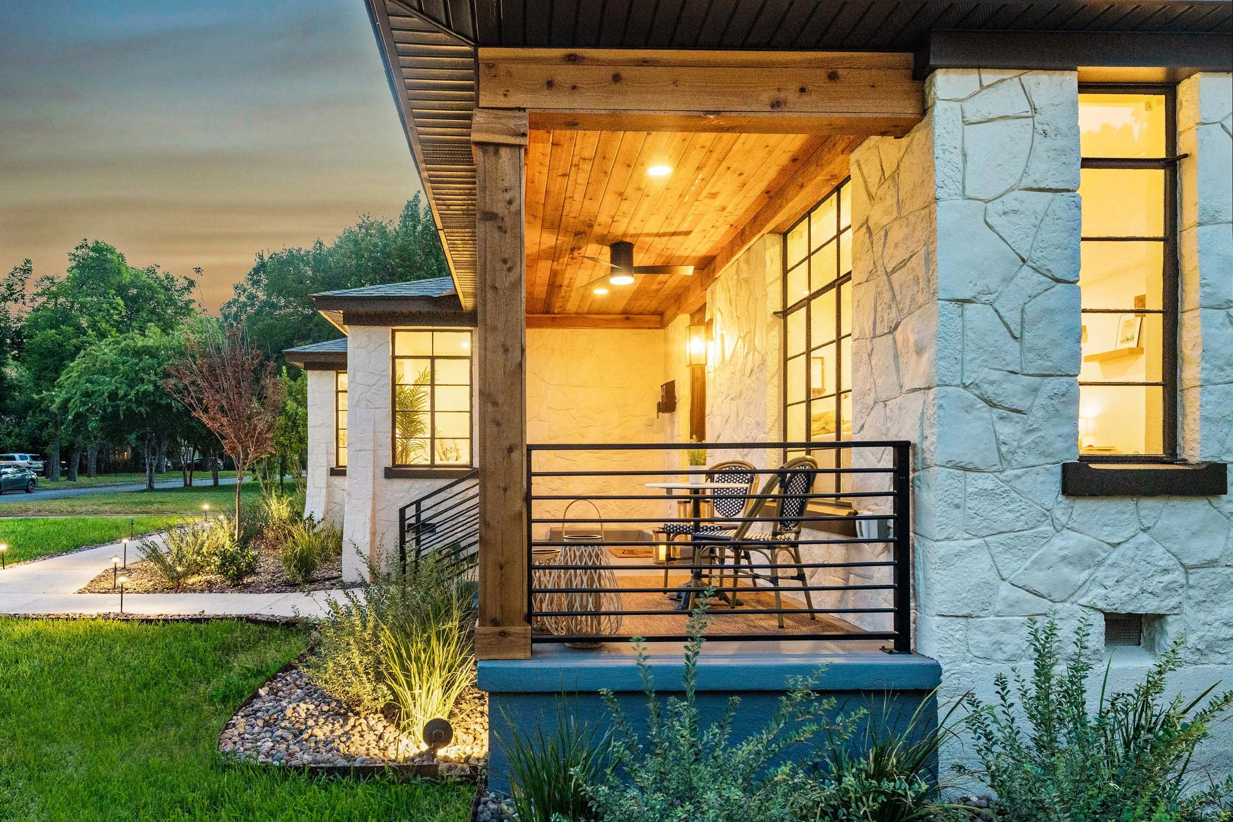 Enjoy Porch in Rental in Alamo Heights