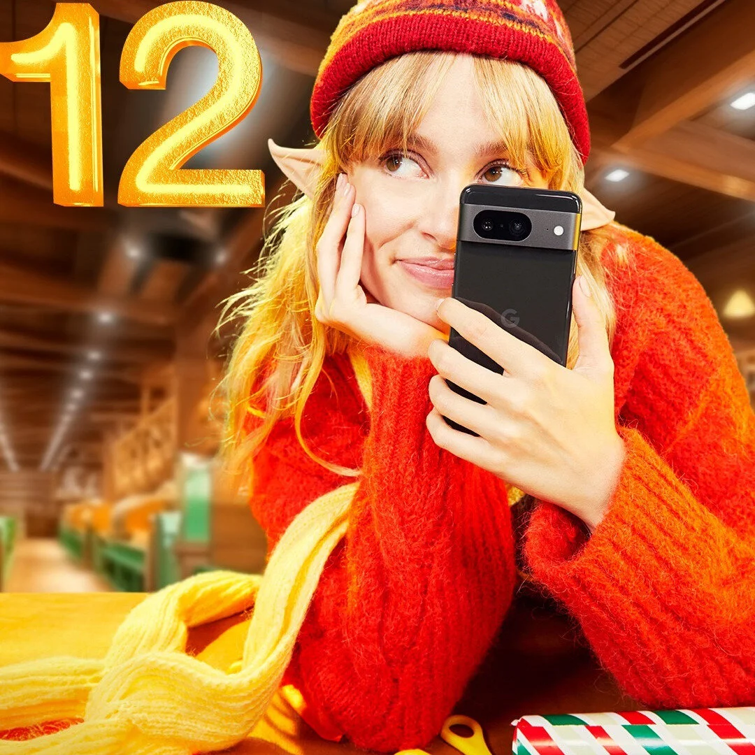 Happy Holidays 🎁🌲 with @orange_france 📸 Photographie et retouche: @margaux_hug &bull; Direction Artistique et D&eacute;cors: Catherine Raillard &bull; Stylisme: @sandjillstudio &bull; Agence: @youlovewords_