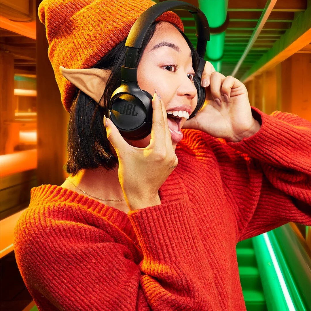 Happy Holidays 🎁🌲 with @orange_france 📸 Photographie et retouche: @margaux_hug &bull; Direction Artistique et D&eacute;cors: Catherine Raillard &bull; Stylisme: @sandjillstudio &bull; Agence: @youlovewords_