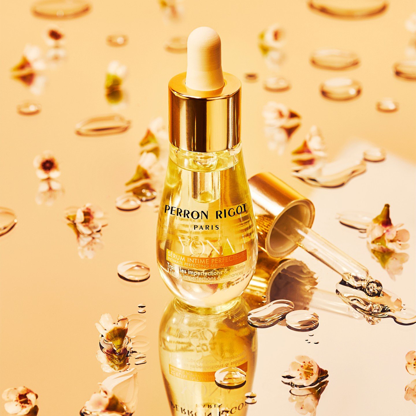 Cherry Blossom 🌸 
Photography and Post Production 
Set Design: @claraxmarti 
Agency: @socialplayground.io @perronrigotparis

#perronrigot #stilllifestudio #stilllifephotography