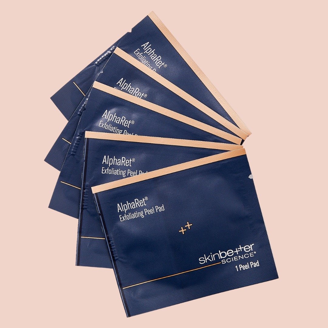 Did you know that gentle exfoliation can help amplify the fading of the appearance of hyperpigmentation or discoloration on the skin? In fact, exfoliation is essential to achieving radiant skin, including a consistent, even tone. AlphaRet Exfoliating