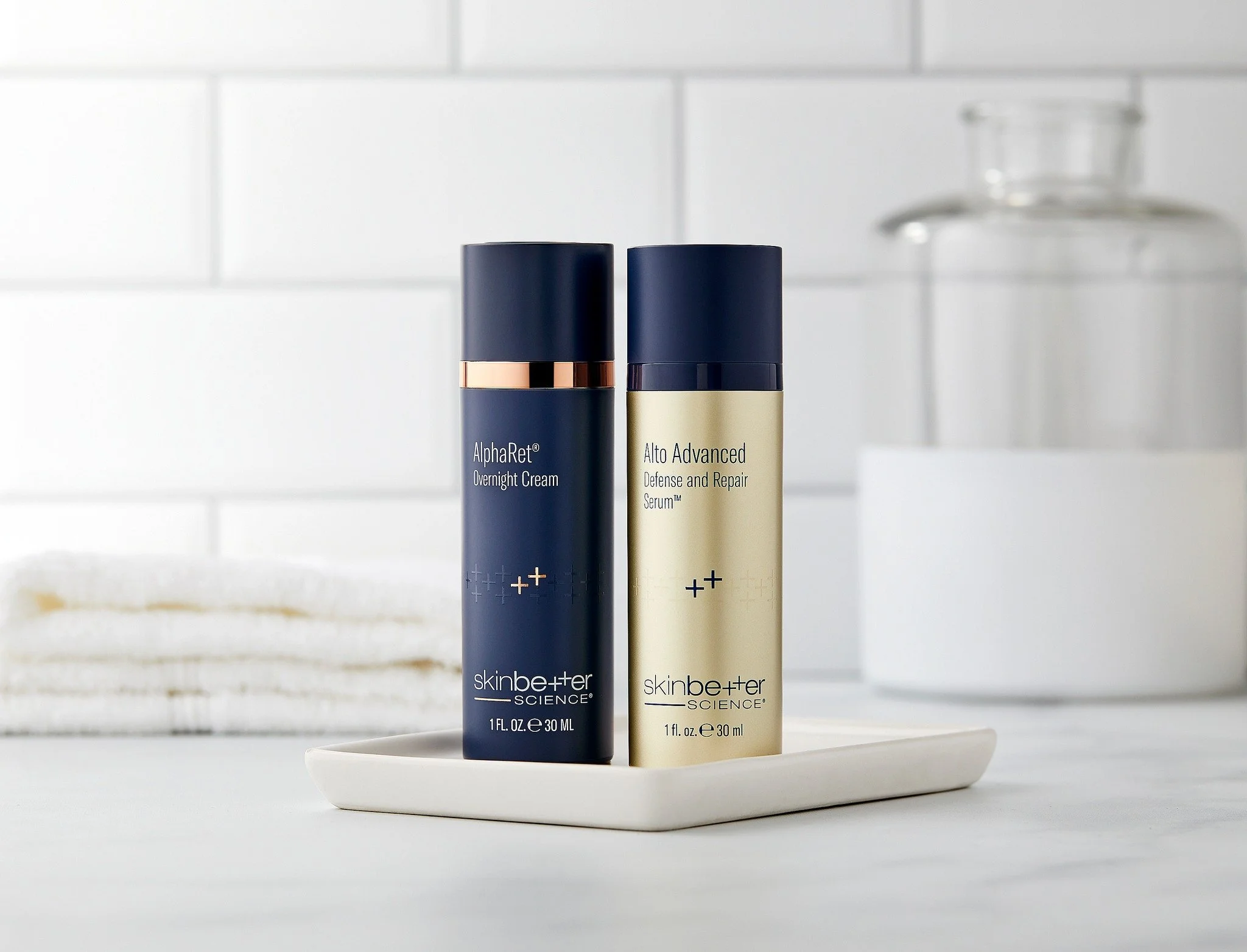 A Team Duo: The regimen features two foundational favorites:
Alto Advanced Defense & Repair Serum
➕Super-potent comprehensive antioxidant
➕For use against the effects of intrinsic and external free radicals.
➕Vitamins C and E, plus 17 additional free