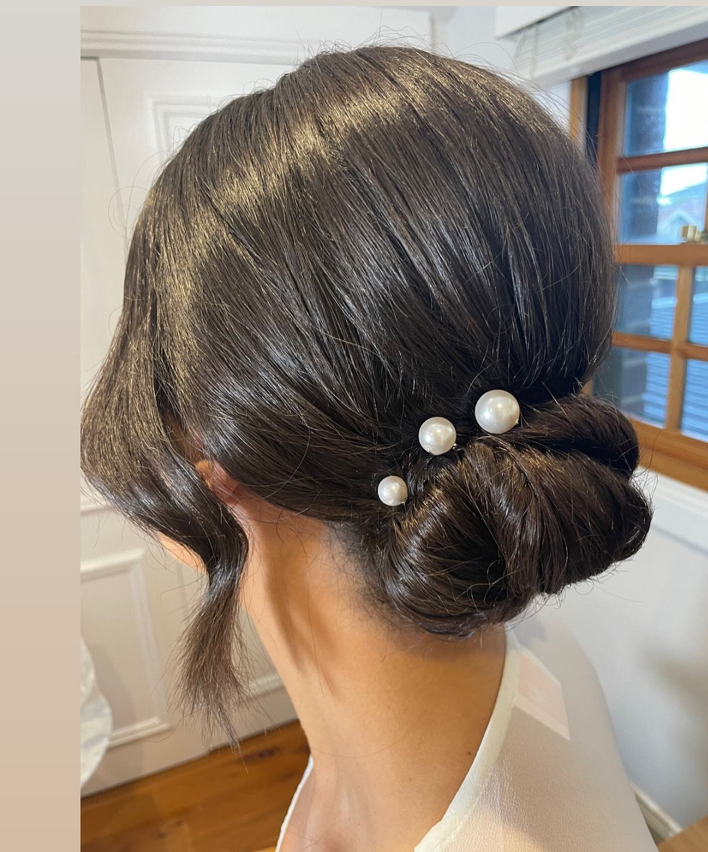 Simple &amp; so elegant 🤍
&bull;
One of my stunning brides over the weekend 🤍