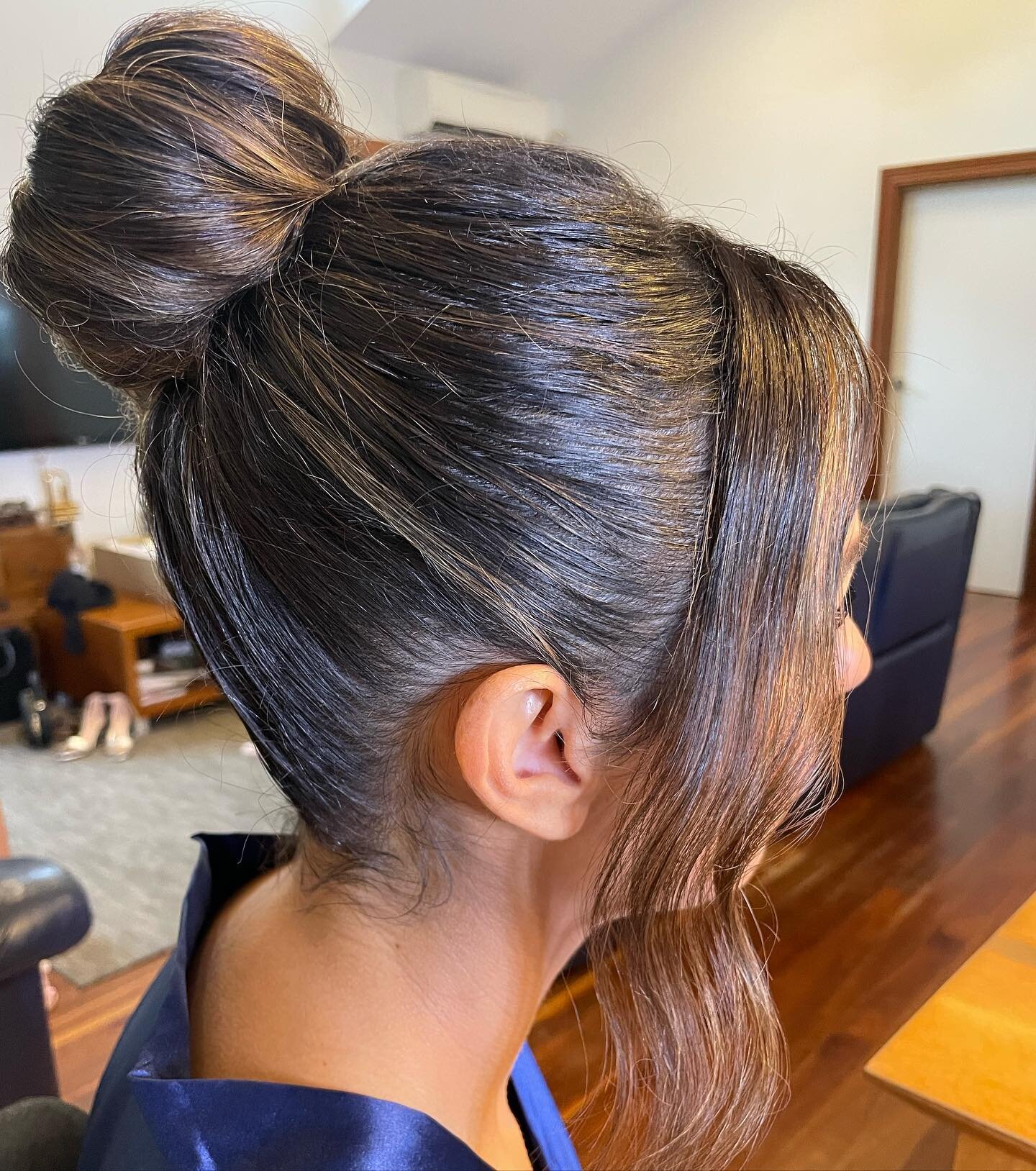 Who&rsquo;s having a bun at their next event ?! 
&bull;
#anthimariehair