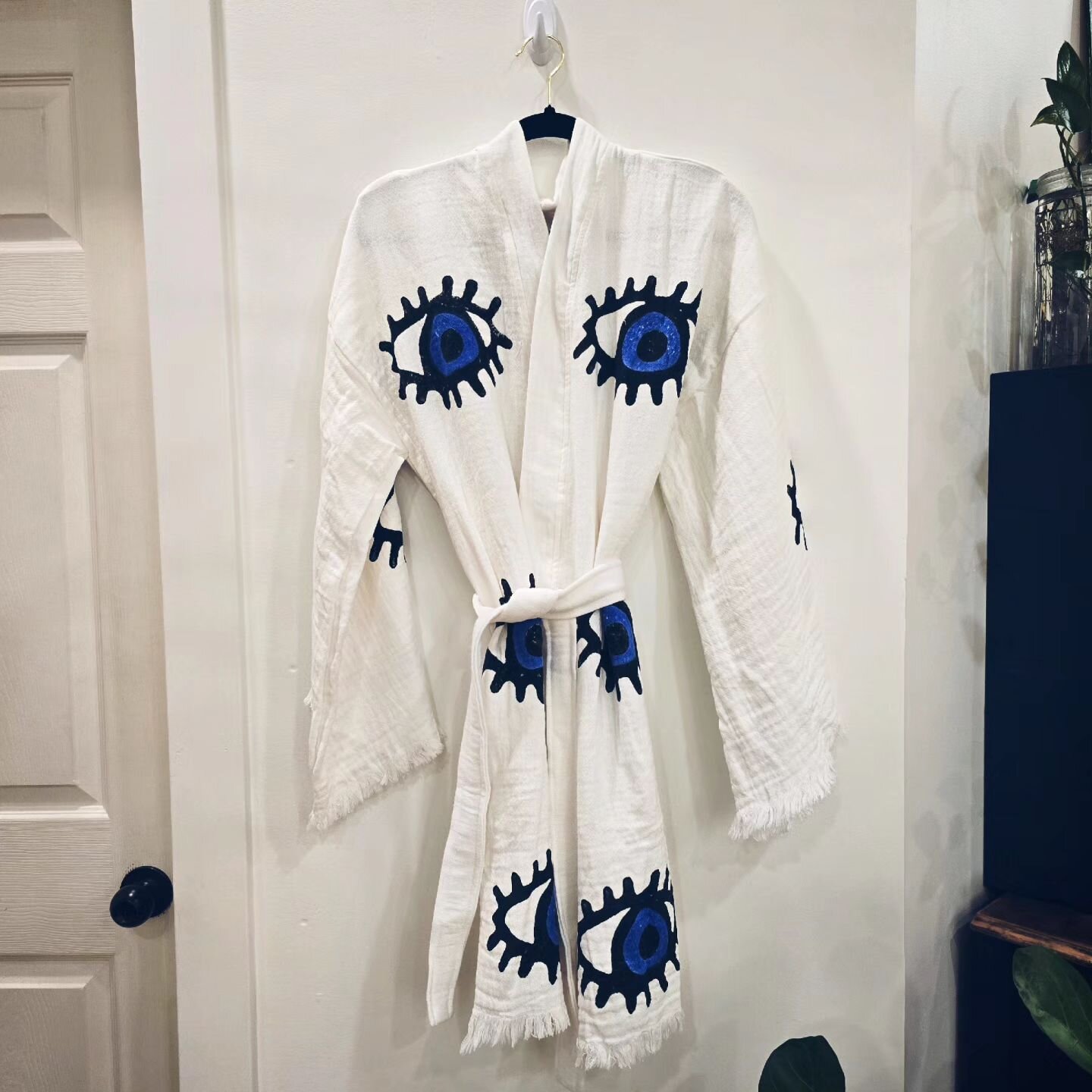 🧿 I couldn't pass these up!! 🧿⁣
⁣
100% organic cotton evil eye robes! They feel so freaking good on my skin omg, so plush!⁣
⁣
I got them at 40% off, so I'm passing the discount on! There are only 4, one short and one long in each style.⁣
⁣
As alway