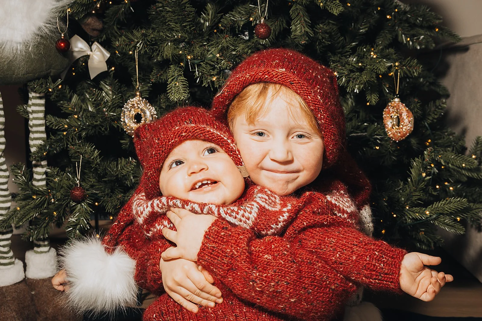 Noelle + Silas _ Julebilder 2025 - 02_websize.jpg